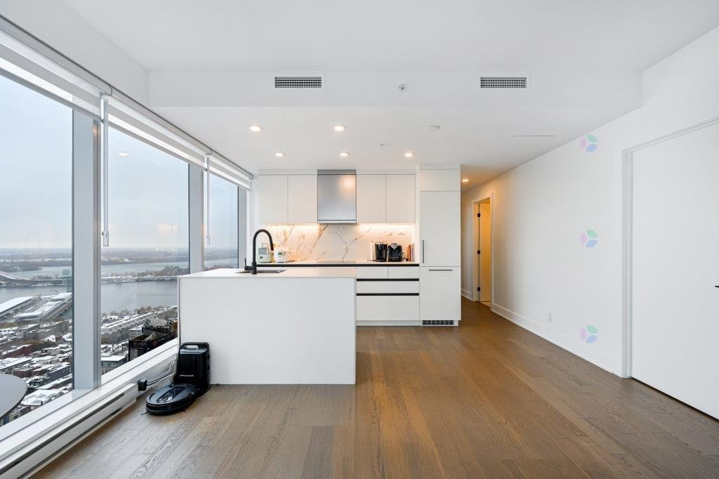 









720


Rue St-Jacques

, 3802,
Montréal (Ville-Marie),




QC
H2Y2H6

