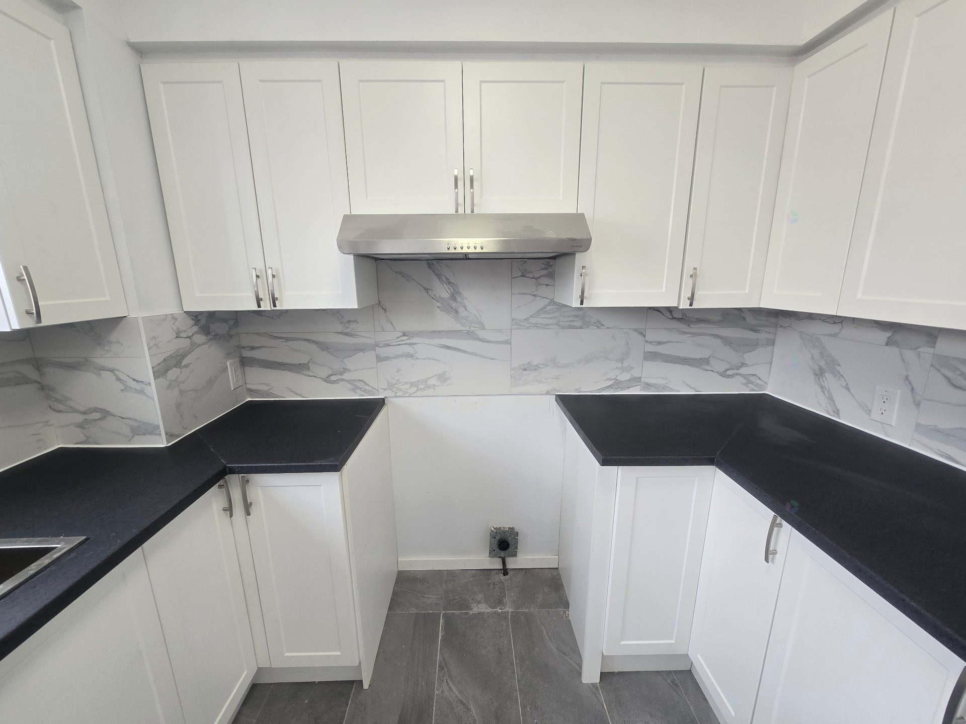 









579


15e Avenue

,
Montréal (LaSalle),




QC
H8P2S1

