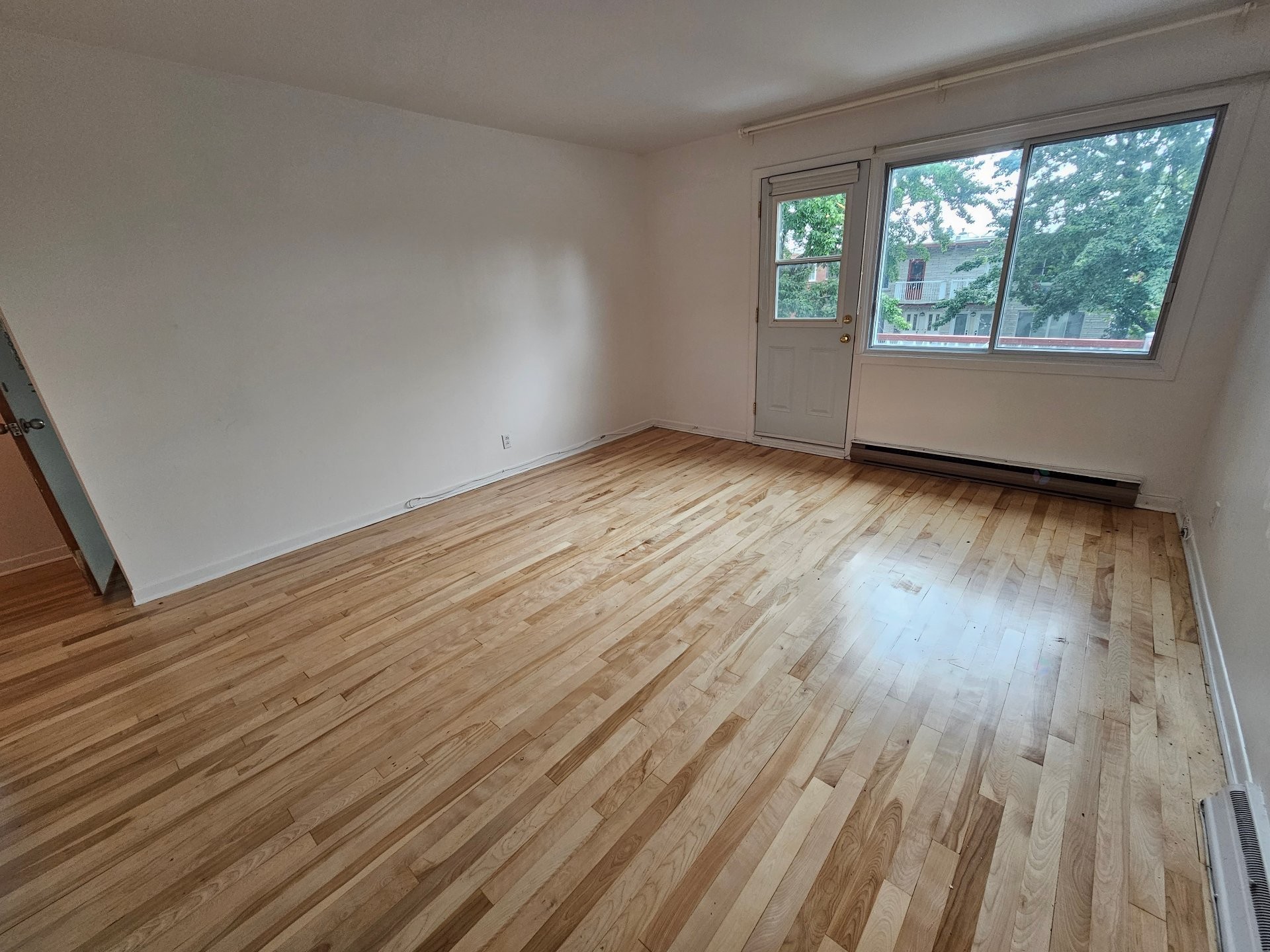 









579


15e Avenue

,
Montréal (LaSalle),




QC
H8P2S1

