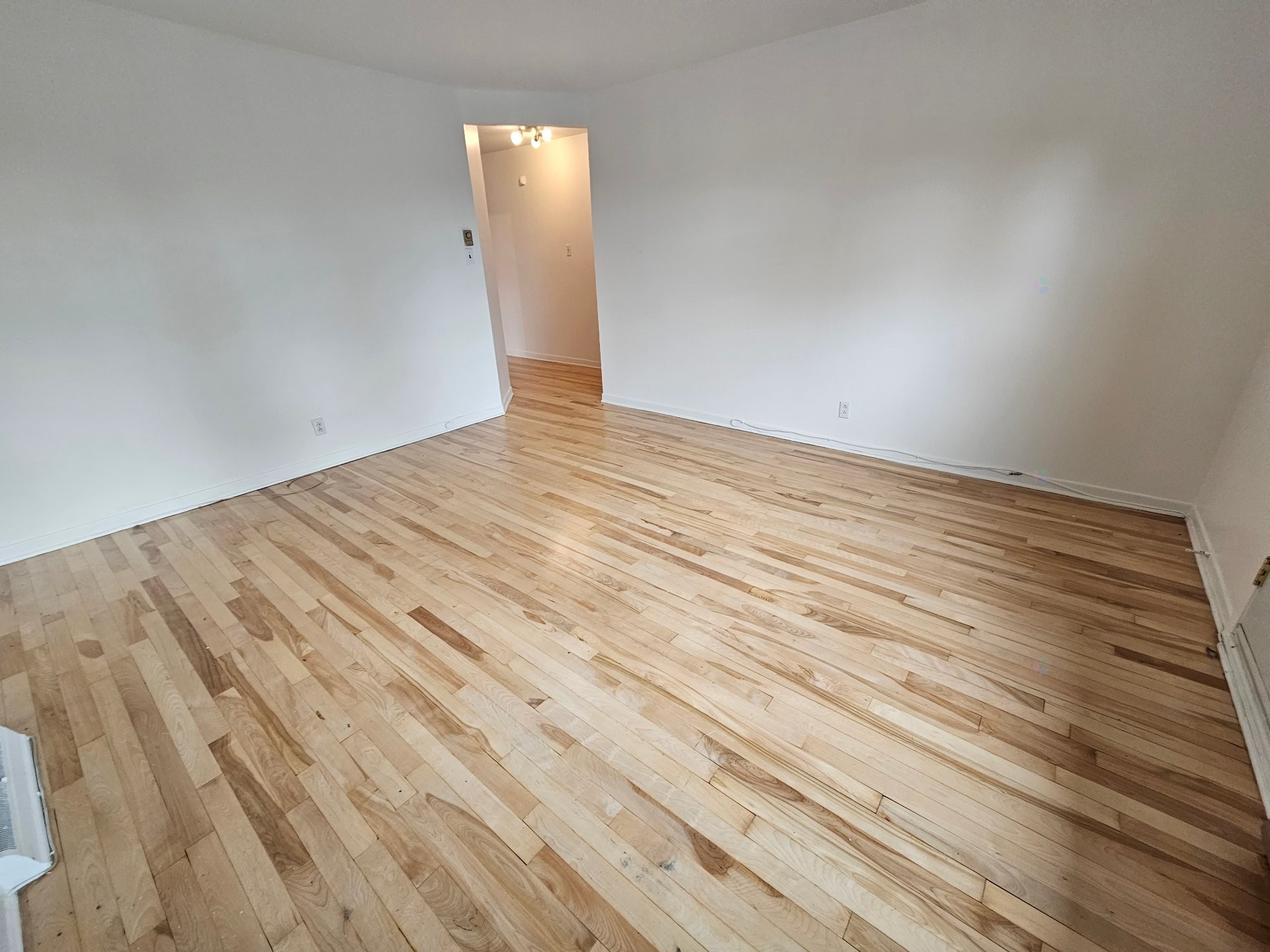 









579


15e Avenue

,
Montréal (LaSalle),




QC
H8P2S1

