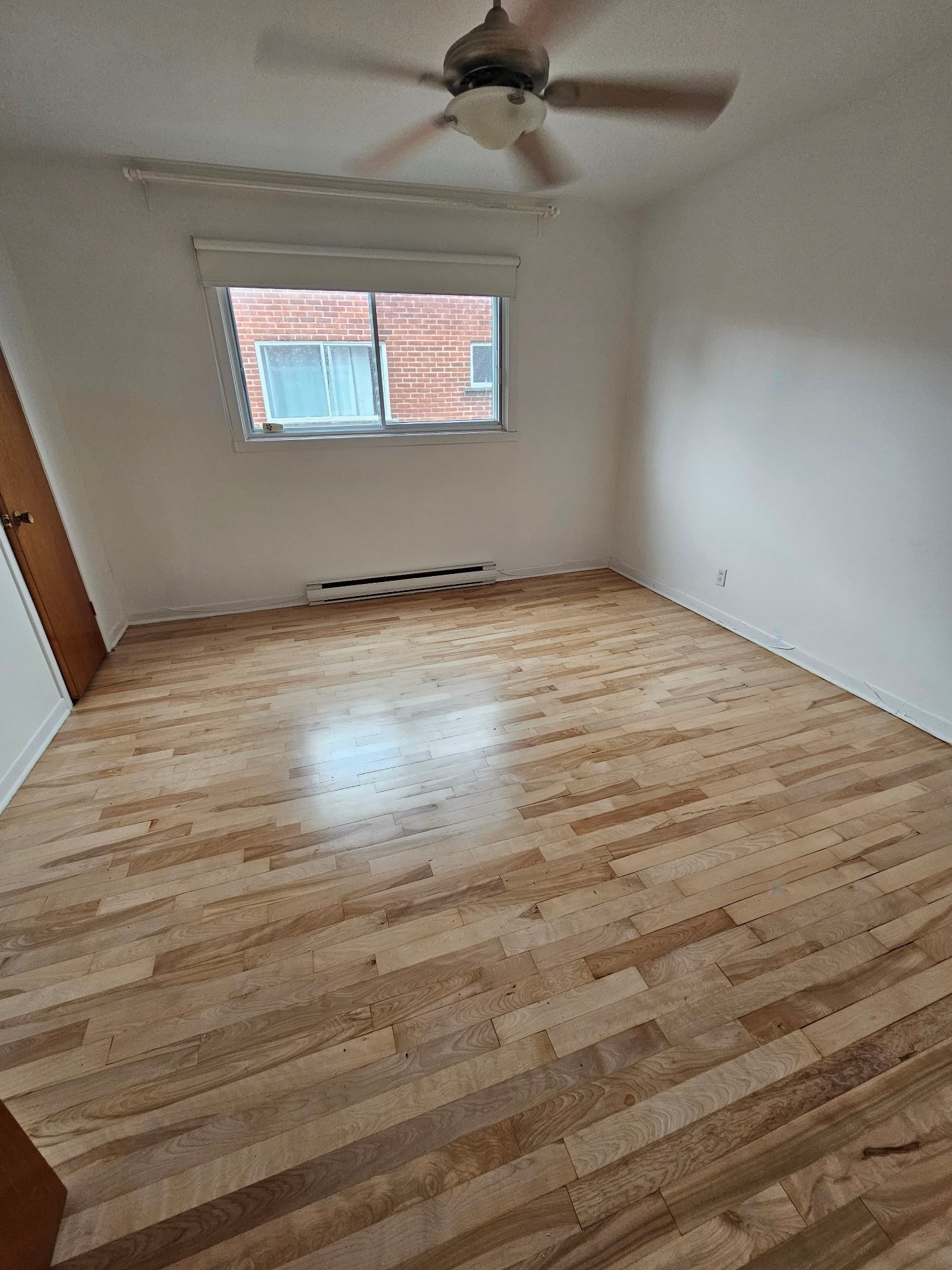 









579


15e Avenue

,
Montréal (LaSalle),




QC
H8P2S1

