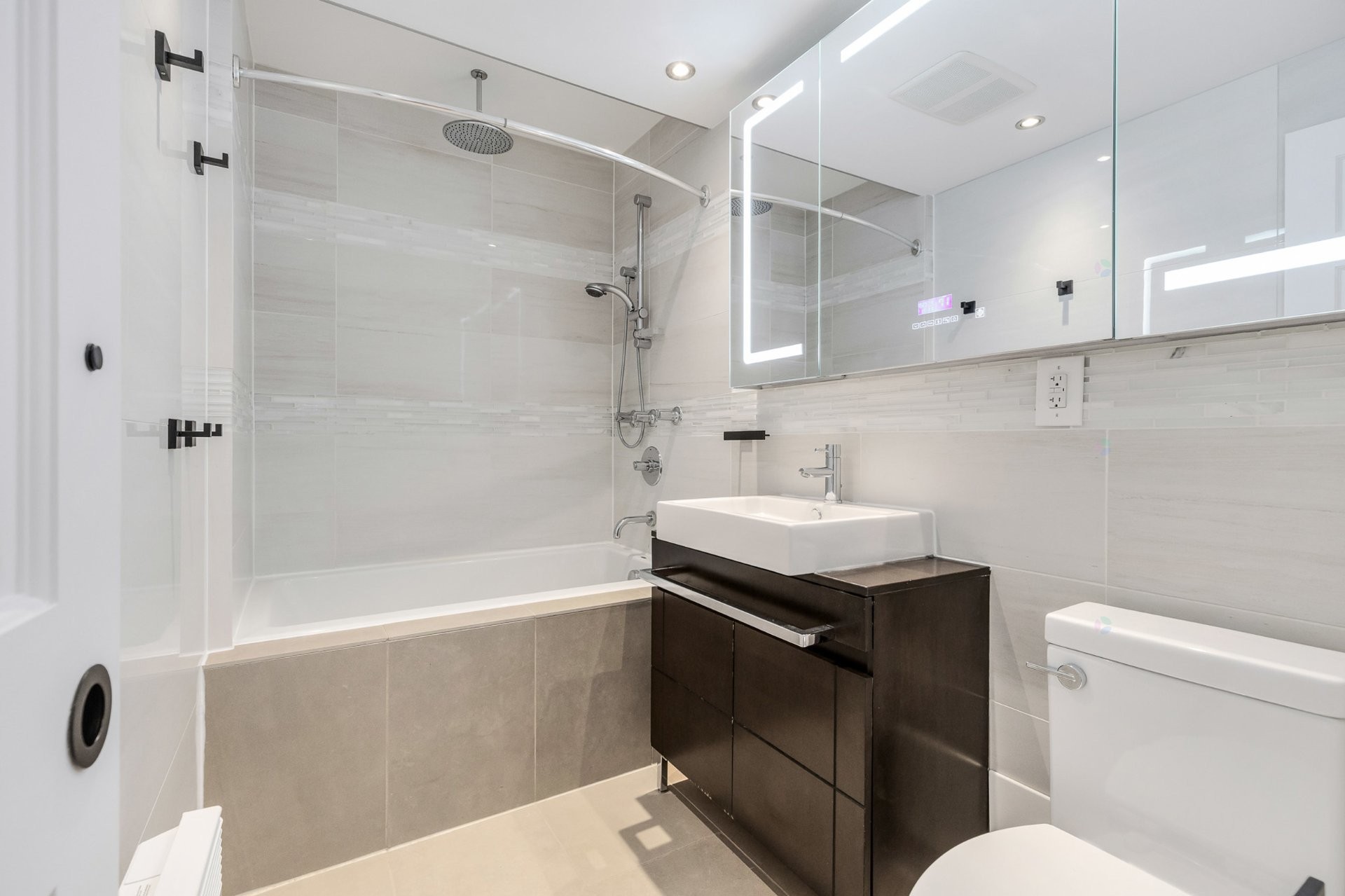 









6585


Rue Garnier

, 3,
Montréal (Rosemont/La Petite-Patrie),




QC
H2G3A2

