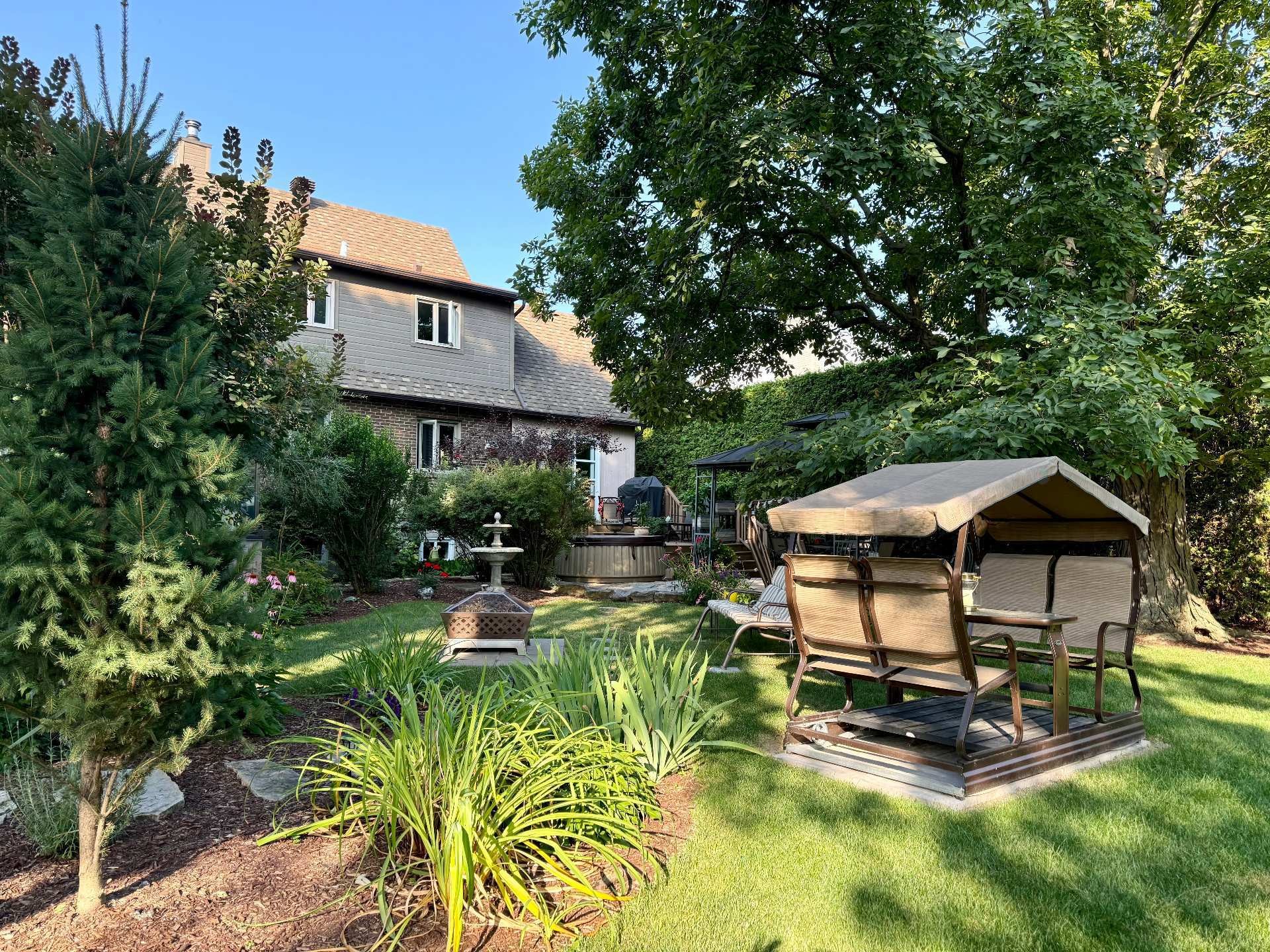 









110


Rue Therrien

,
Saint-Mathieu-de-Beloeil,




QC
J3G0E8

