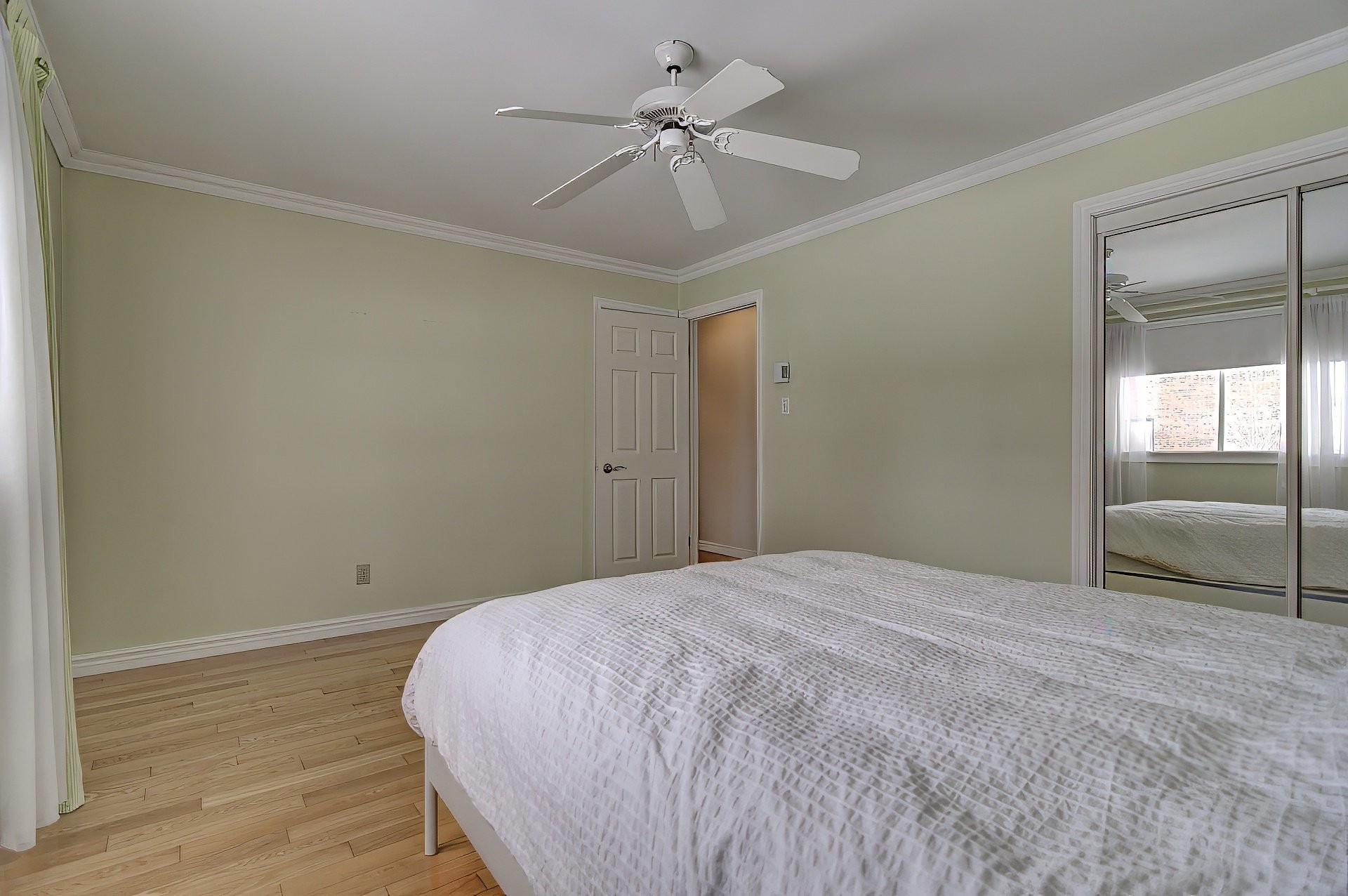 









1825


Rue Nancy

,
Brossard,




QC
J4Y2M4

