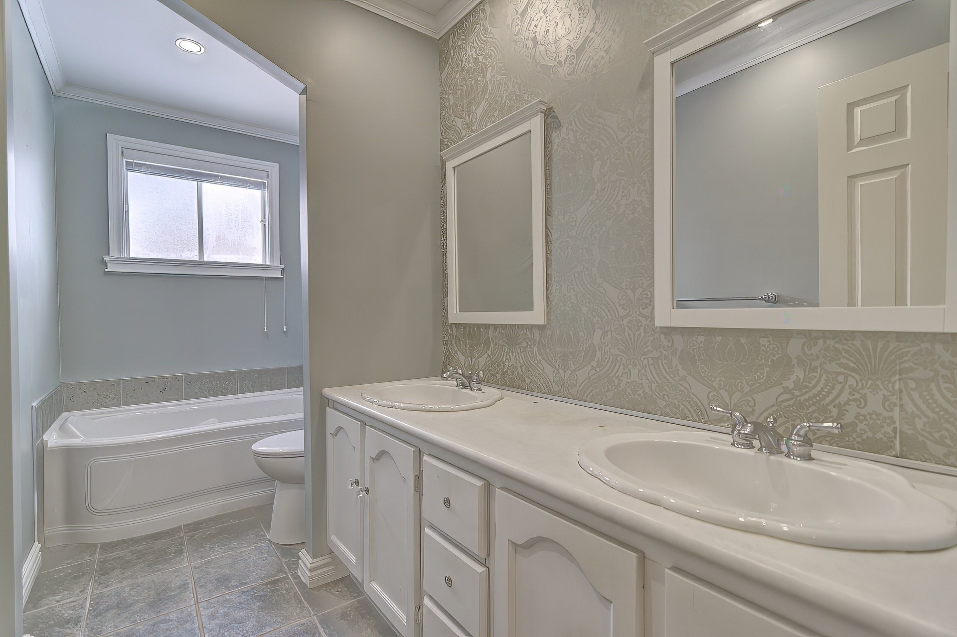 









1825


Rue Nancy

,
Brossard,




QC
J4Y2M4

