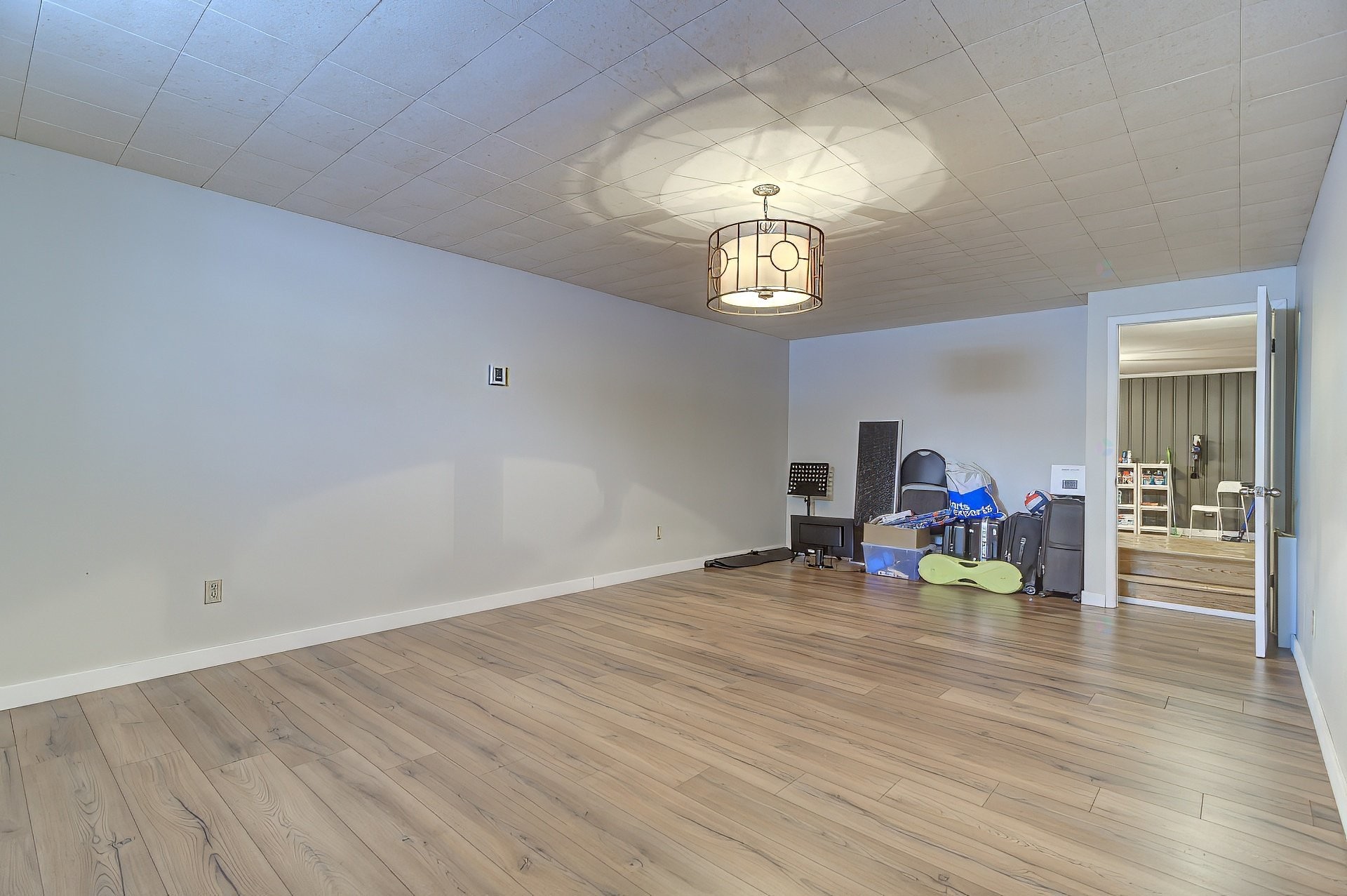 









1825


Rue Nancy

,
Brossard,




QC
J4Y2M4

