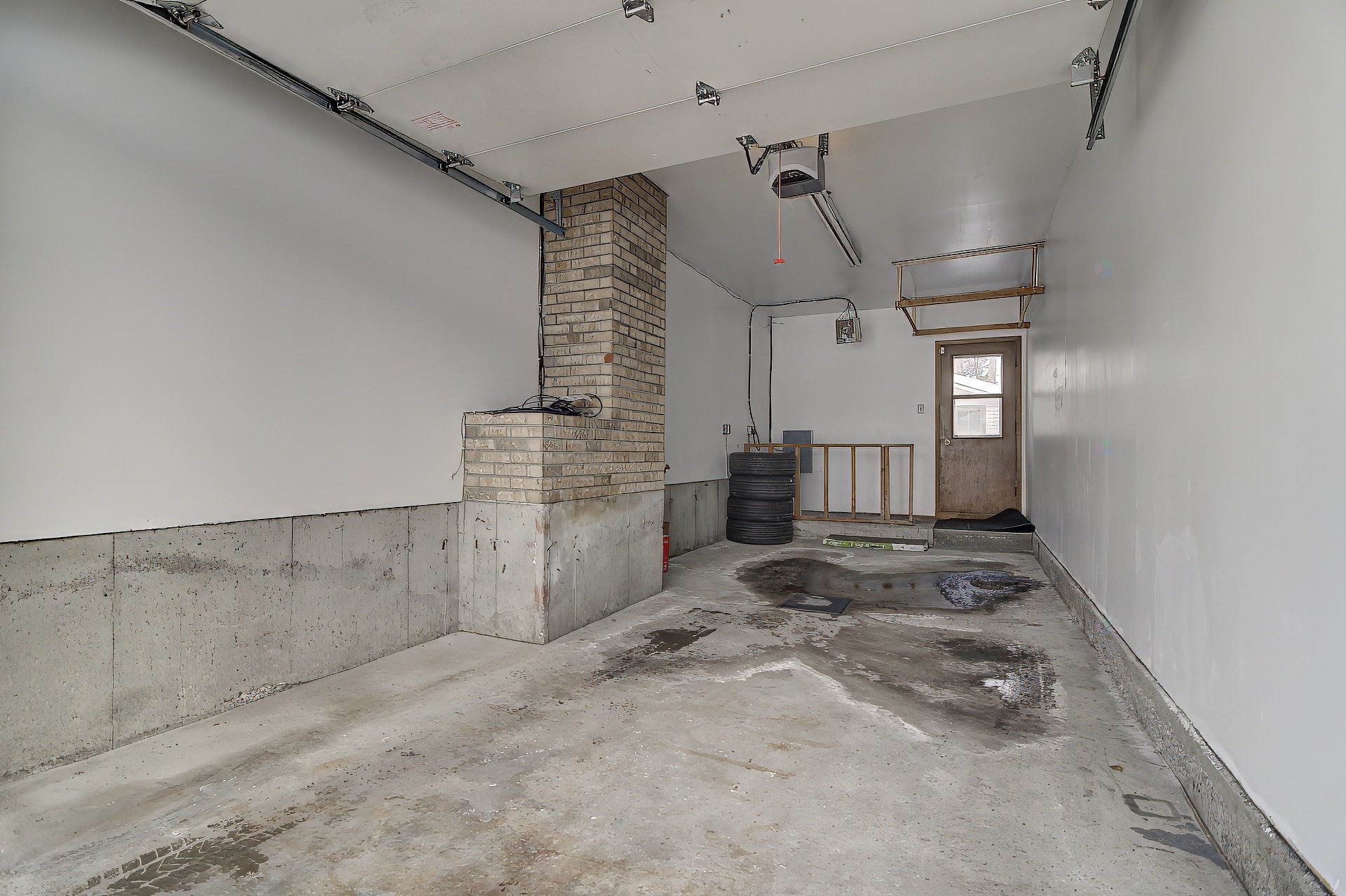 









1825


Rue Nancy

,
Brossard,




QC
J4Y2M4

