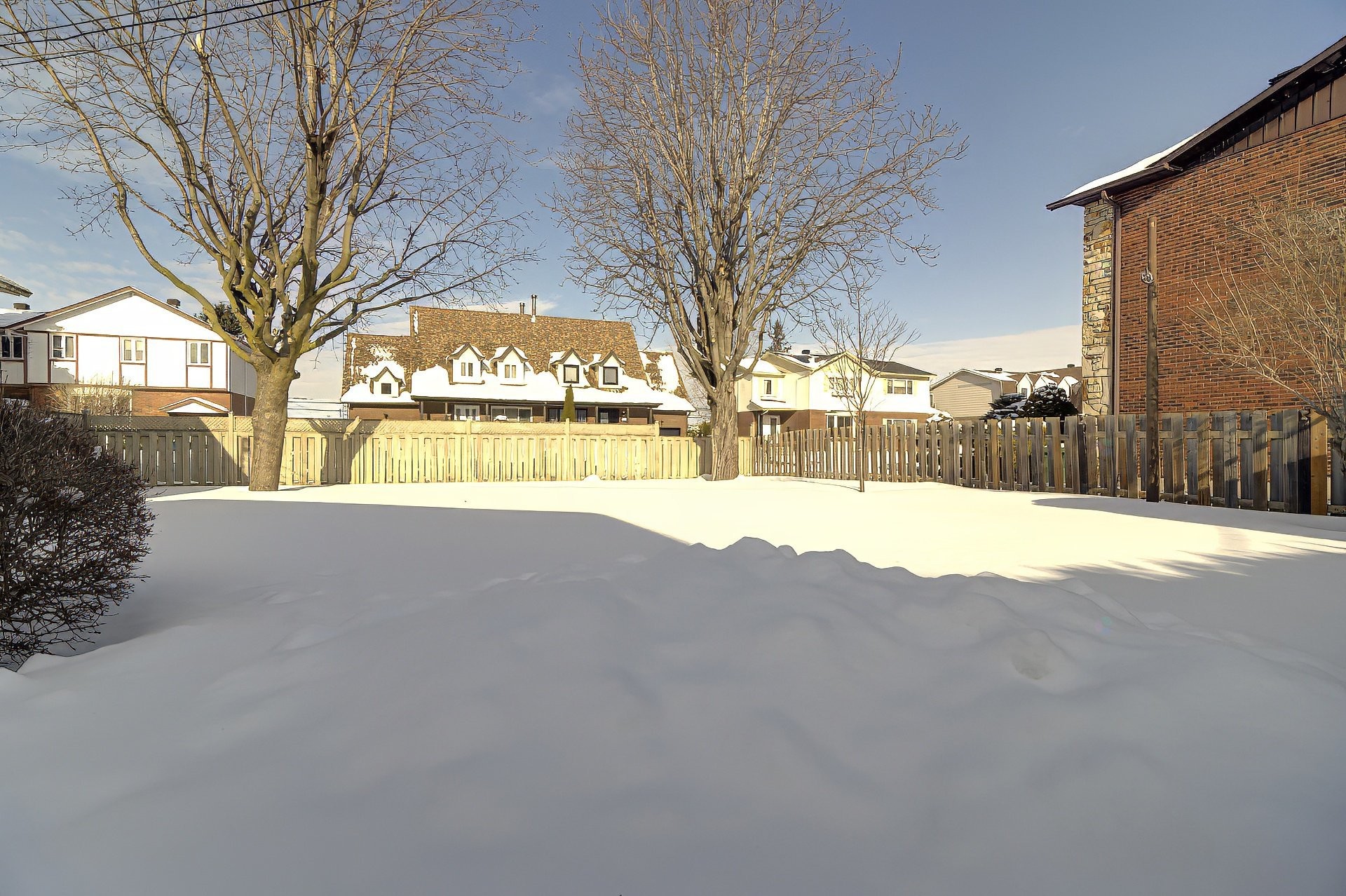 









1825


Rue Nancy

,
Brossard,




QC
J4Y2M4

