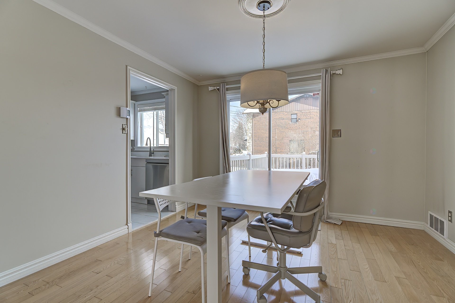 









1825


Rue Nancy

,
Brossard,




QC
J4Y2M4

