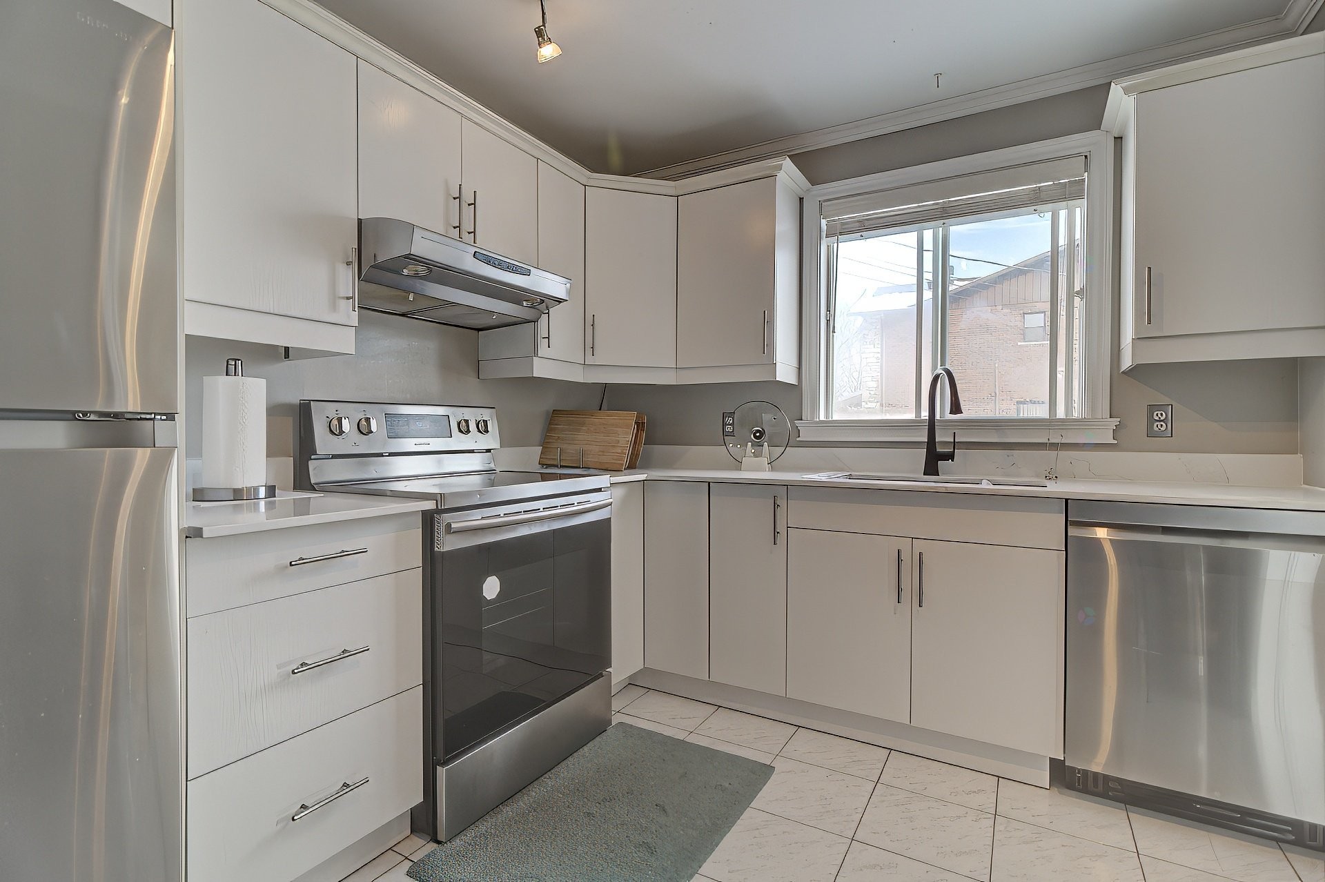 









1825


Rue Nancy

,
Brossard,




QC
J4Y2M4

