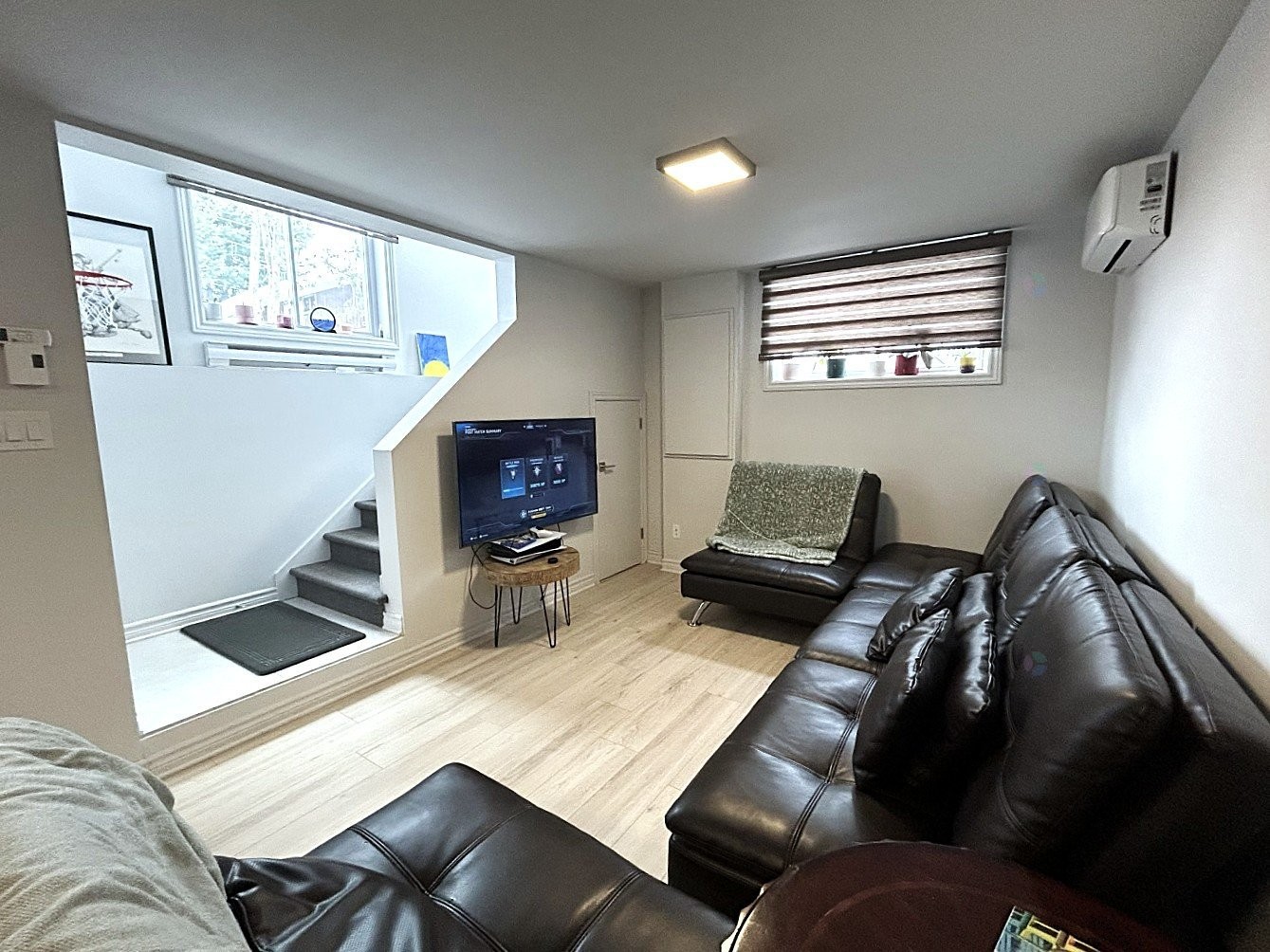 









58

 - 58A


11e Avenue

,
Sainte-Marthe-sur-le-Lac,




QC
J0N1P0

