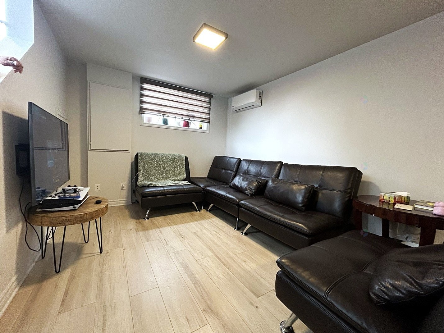 









58

 - 58A


11e Avenue

,
Sainte-Marthe-sur-le-Lac,




QC
J0N1P0

