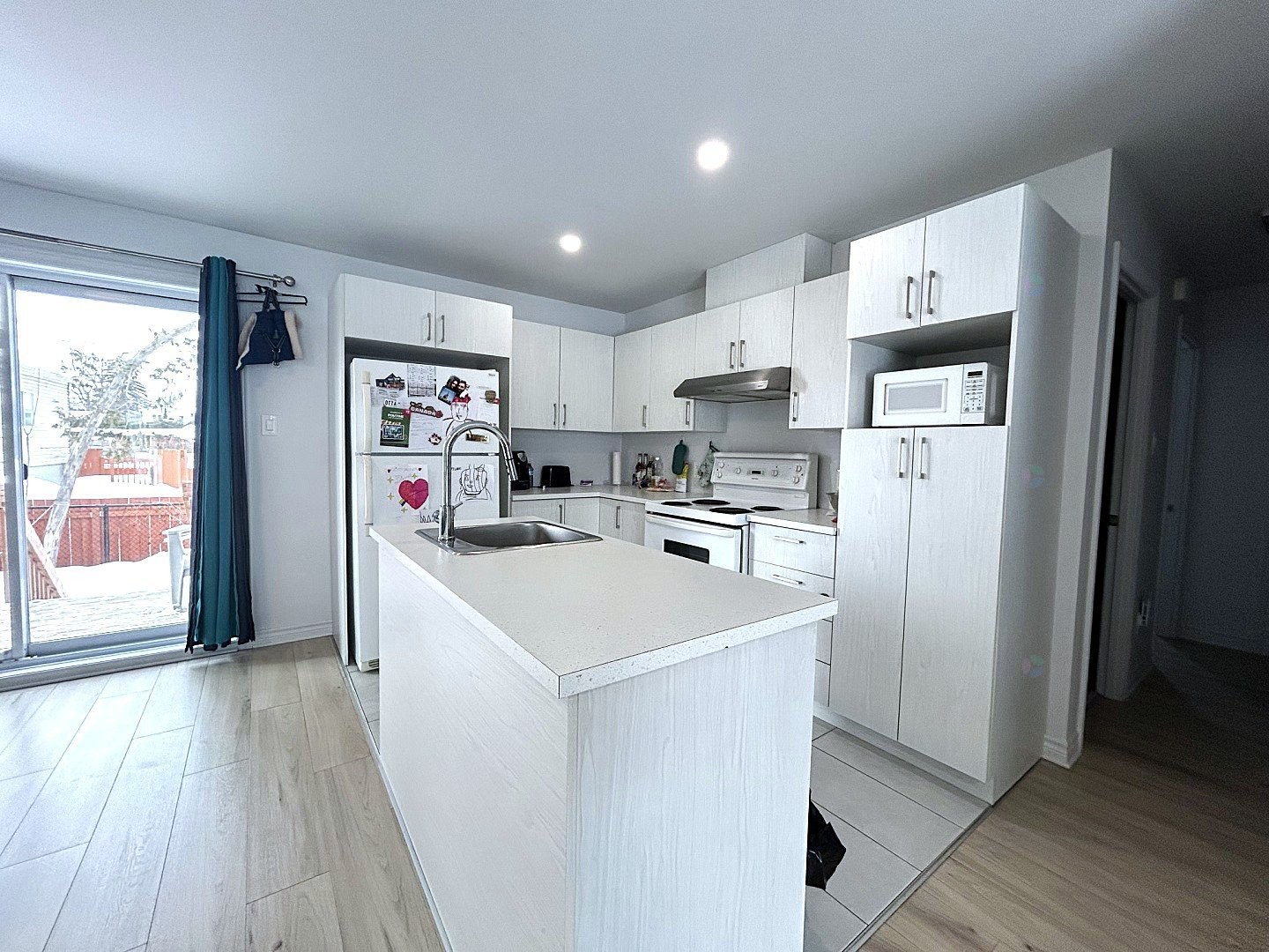 









58

 - 58A


11e Avenue

,
Sainte-Marthe-sur-le-Lac,




QC
J0N1P0

