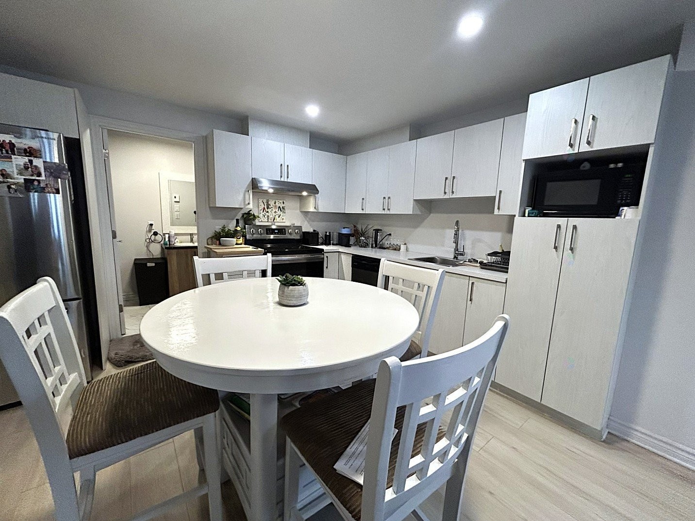 









58

 - 58A


11e Avenue

,
Sainte-Marthe-sur-le-Lac,




QC
J0N1P0

