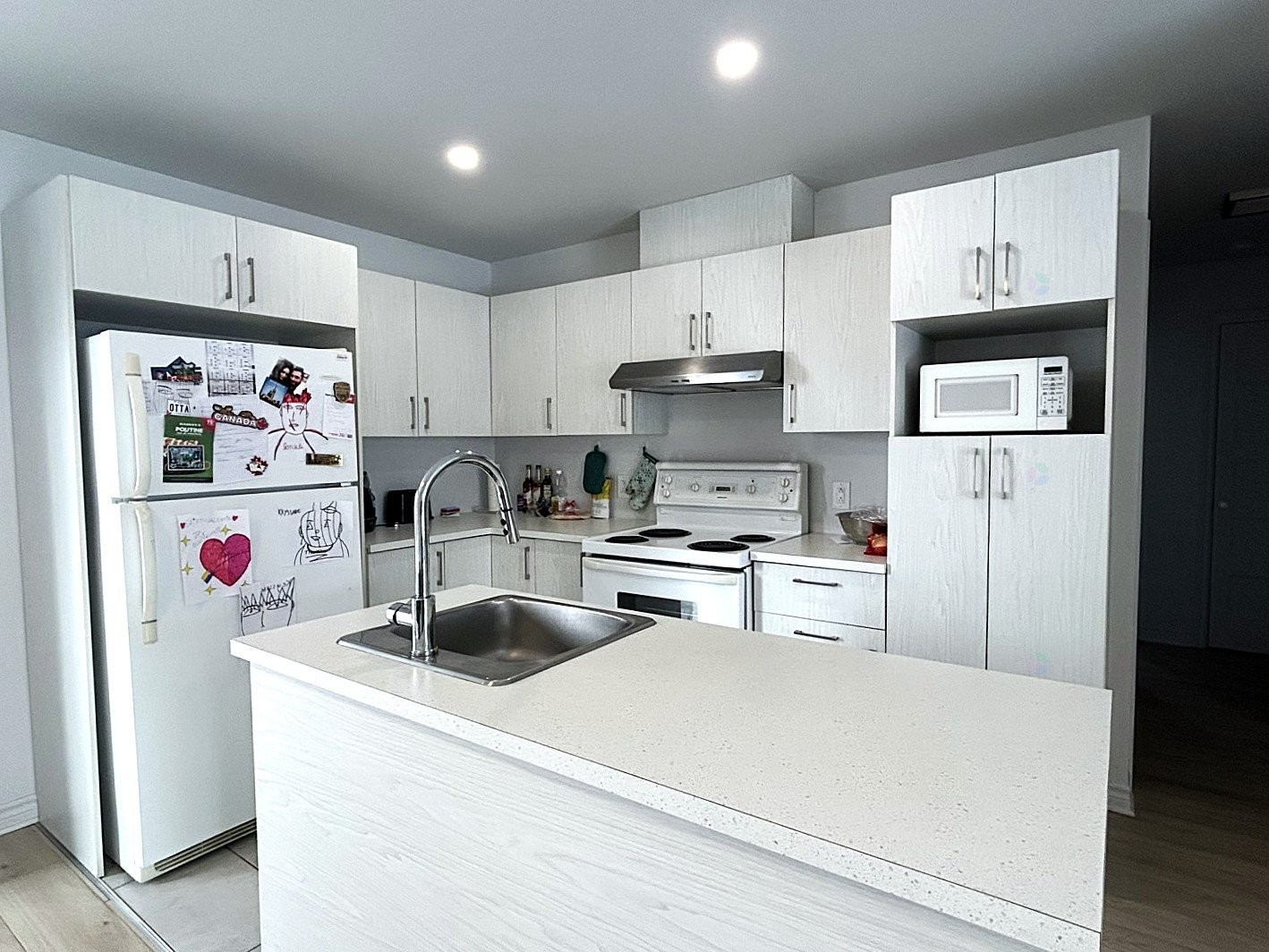 









58

 - 58A


11e Avenue

,
Sainte-Marthe-sur-le-Lac,




QC
J0N1P0

