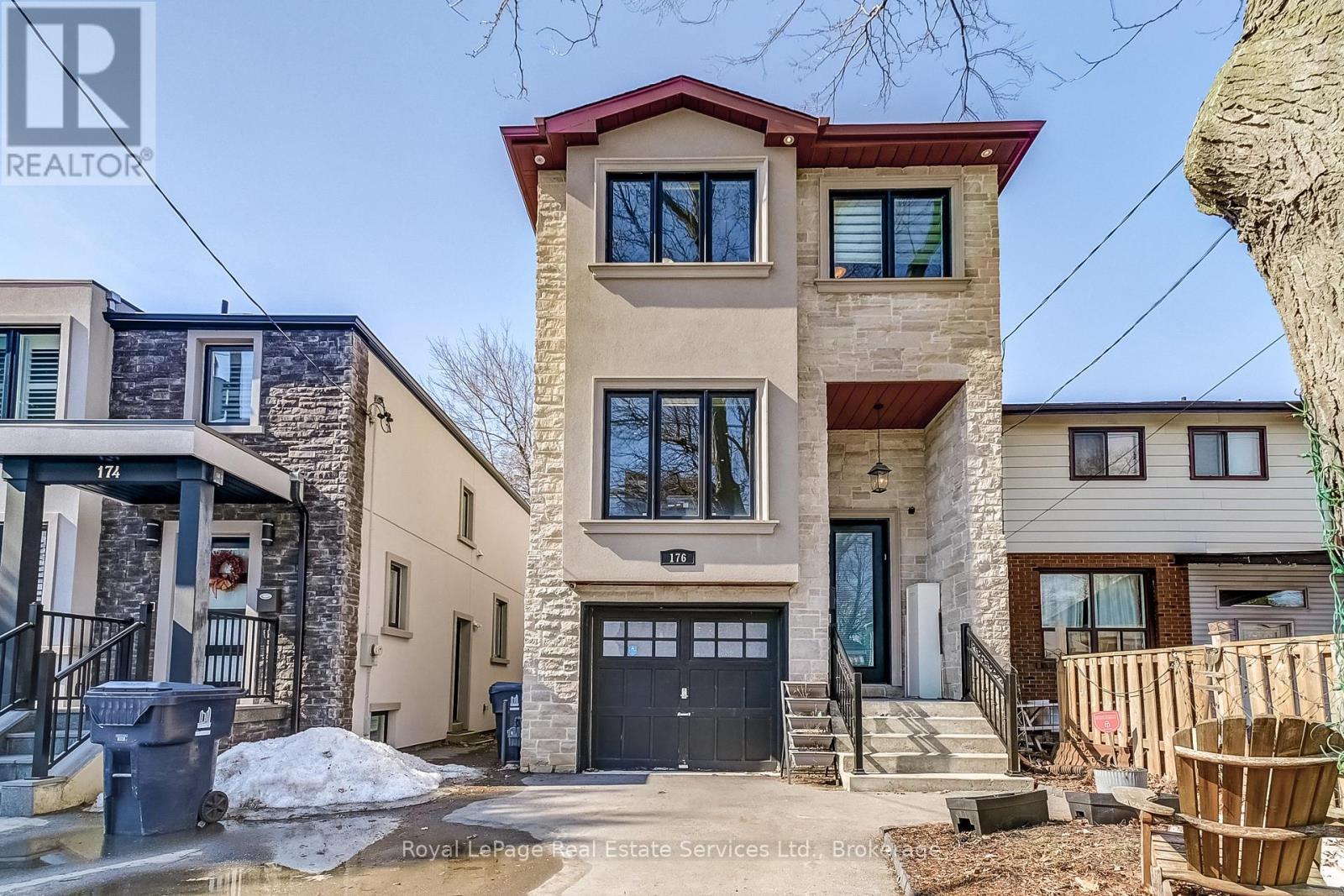 












176 LEYTON AVENUE

,
Toronto (Oakridge),




Ontario
M1L3V6

