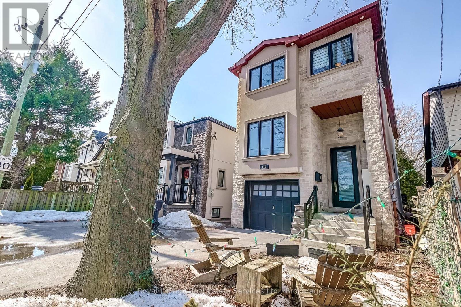 












176 LEYTON AVENUE

,
Toronto (Oakridge),




Ontario
M1L3V6

