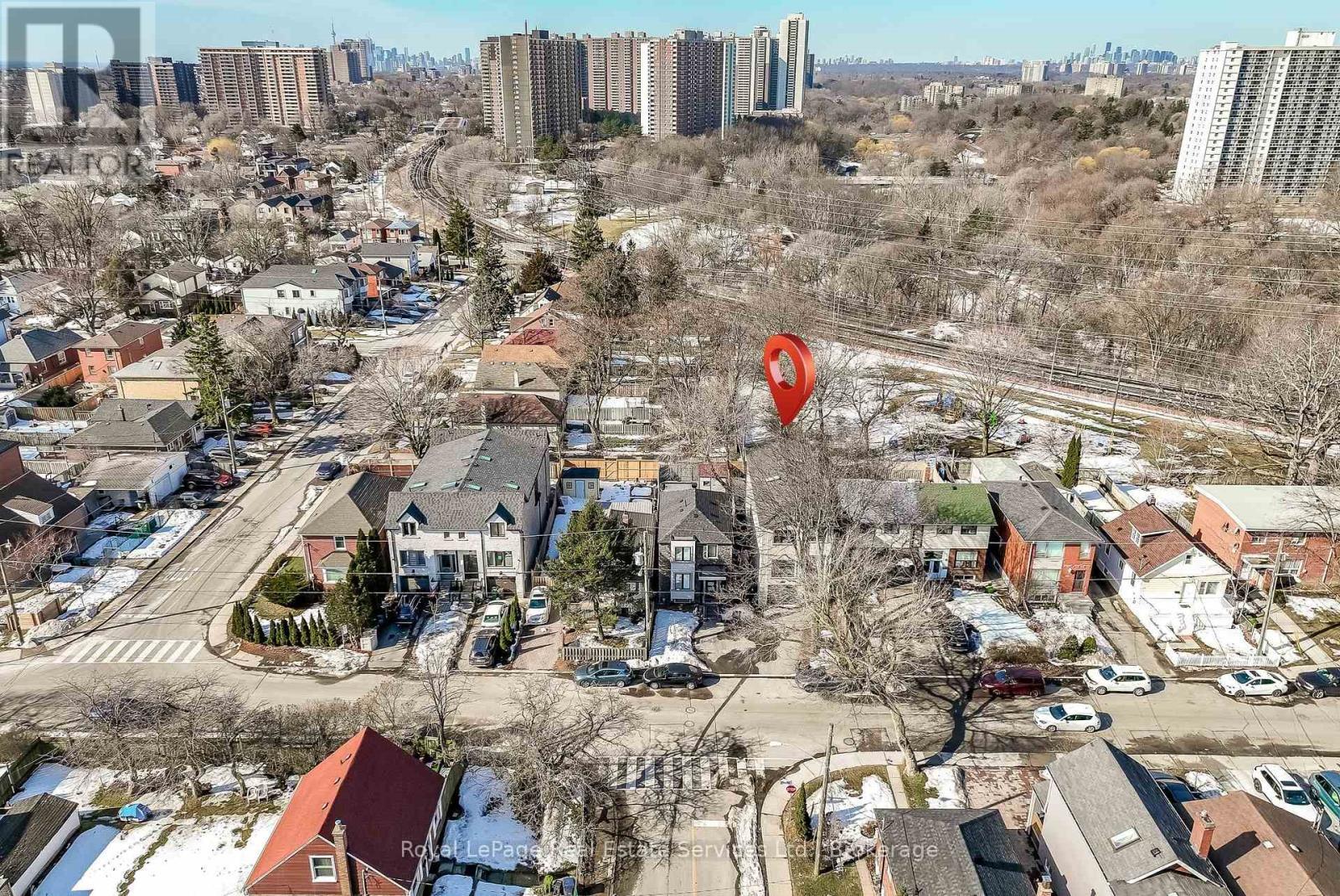 












176 LEYTON AVENUE

,
Toronto (Oakridge),




Ontario
M1L3V6

