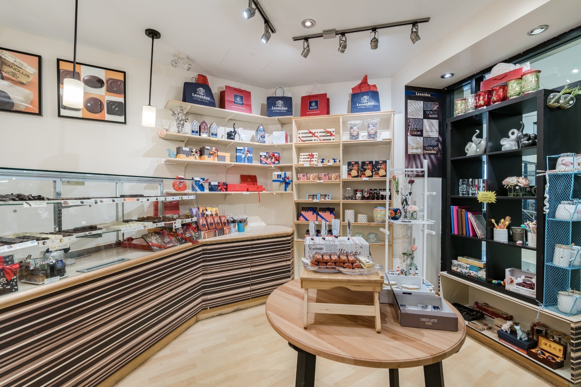 









383


Rue St-Jacques

, C123,
Montréal (Ville-Marie),




QC
H2Y1P6

