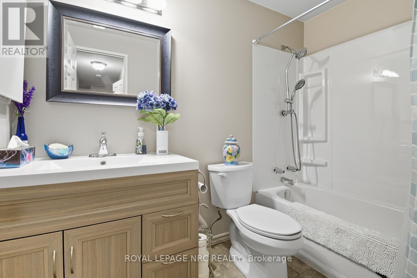 












505 - 264 GRANTHAM AVENUE

,
St. Catharines (Carlton/Bunting),




Ontario
L2M5B5

