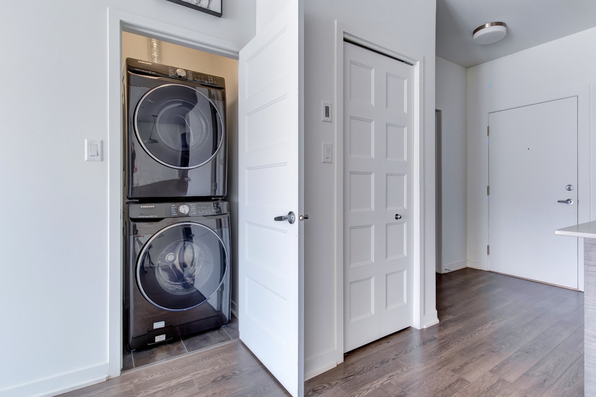 









9175


Rue Lennon

, 301,
Brossard,




QC
J4Y0S3

