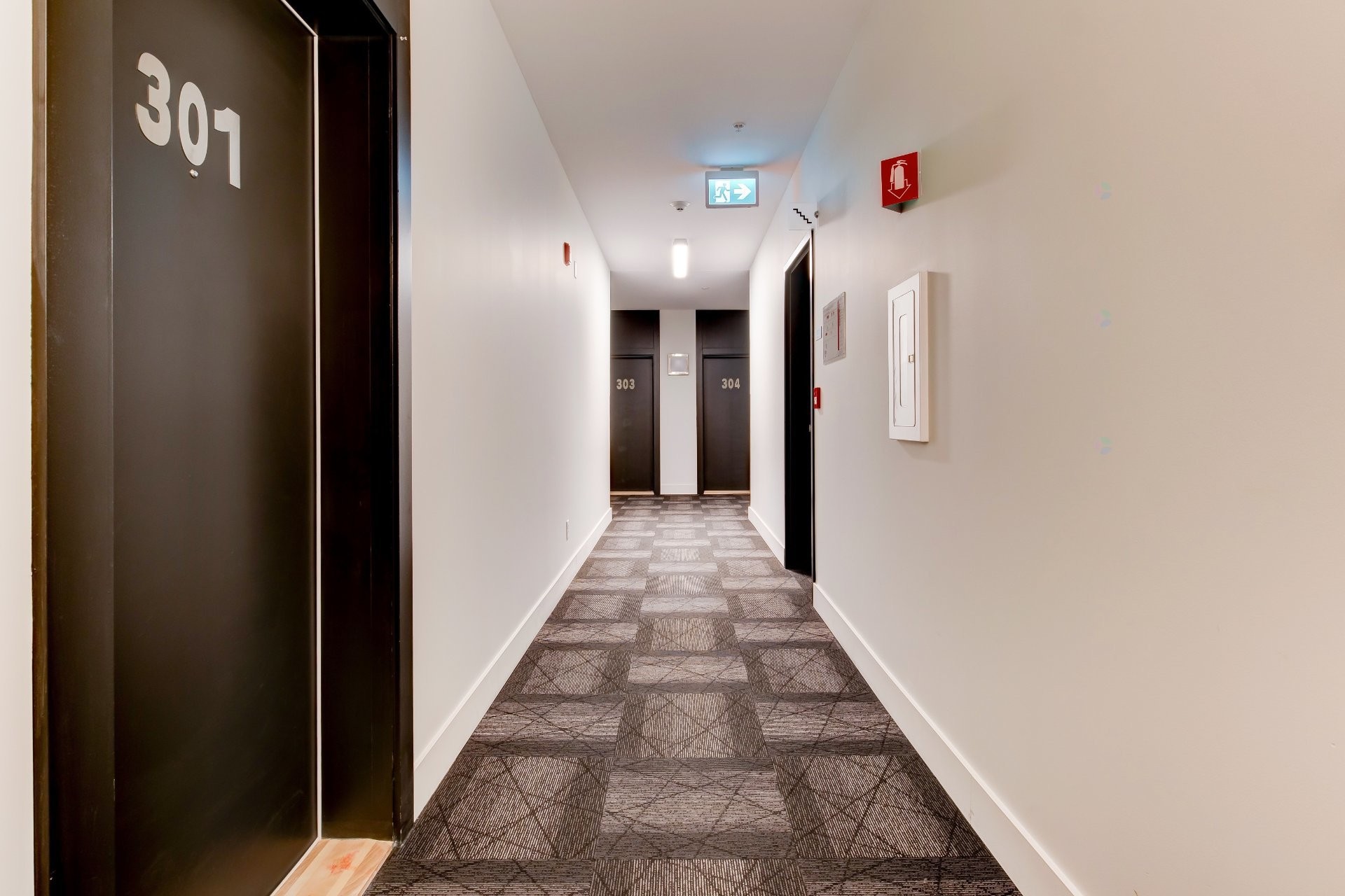 









9175


Rue Lennon

, 301,
Brossard,




QC
J4Y0S3

