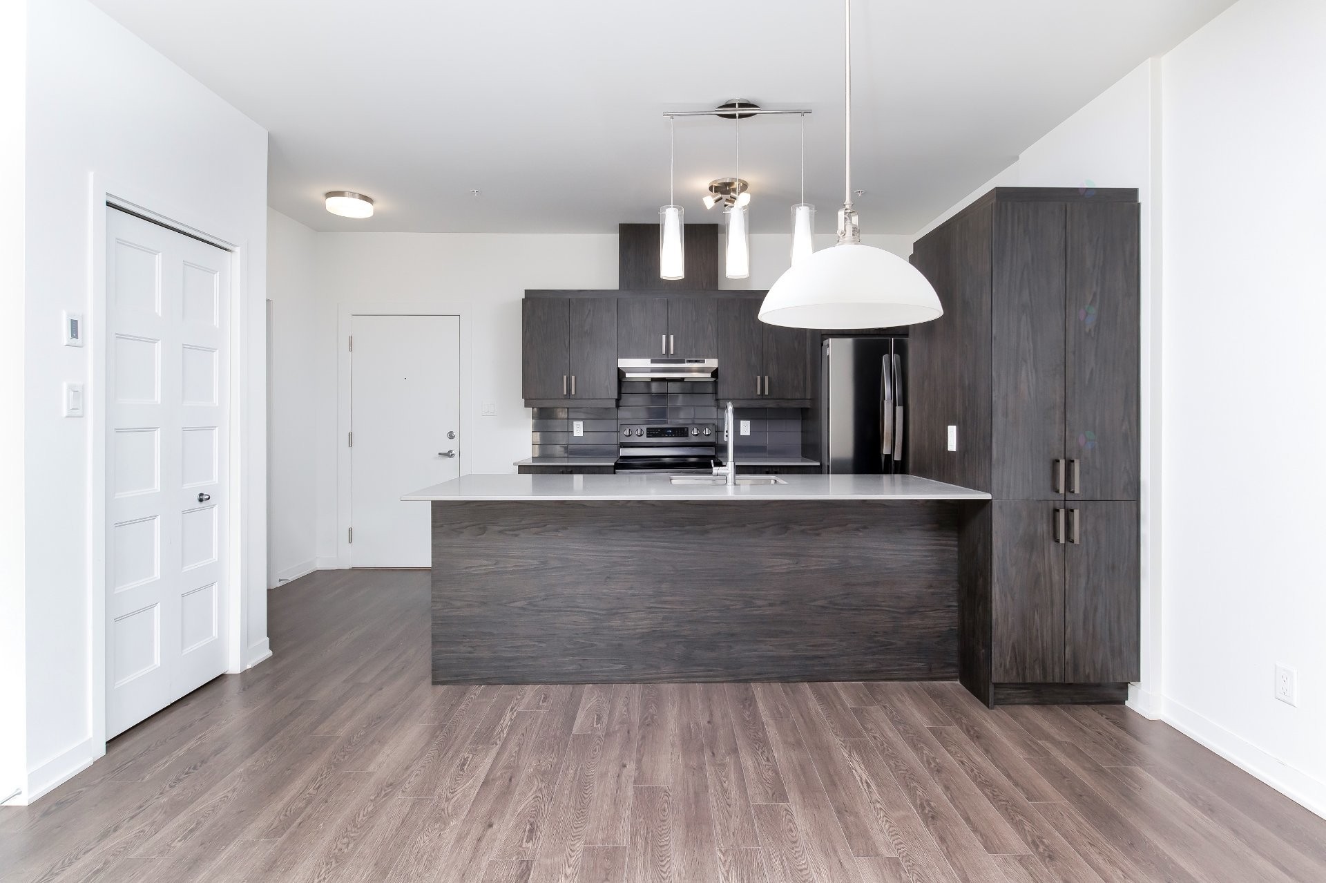 









9175


Rue Lennon

, 301,
Brossard,




QC
J4Y0S3

