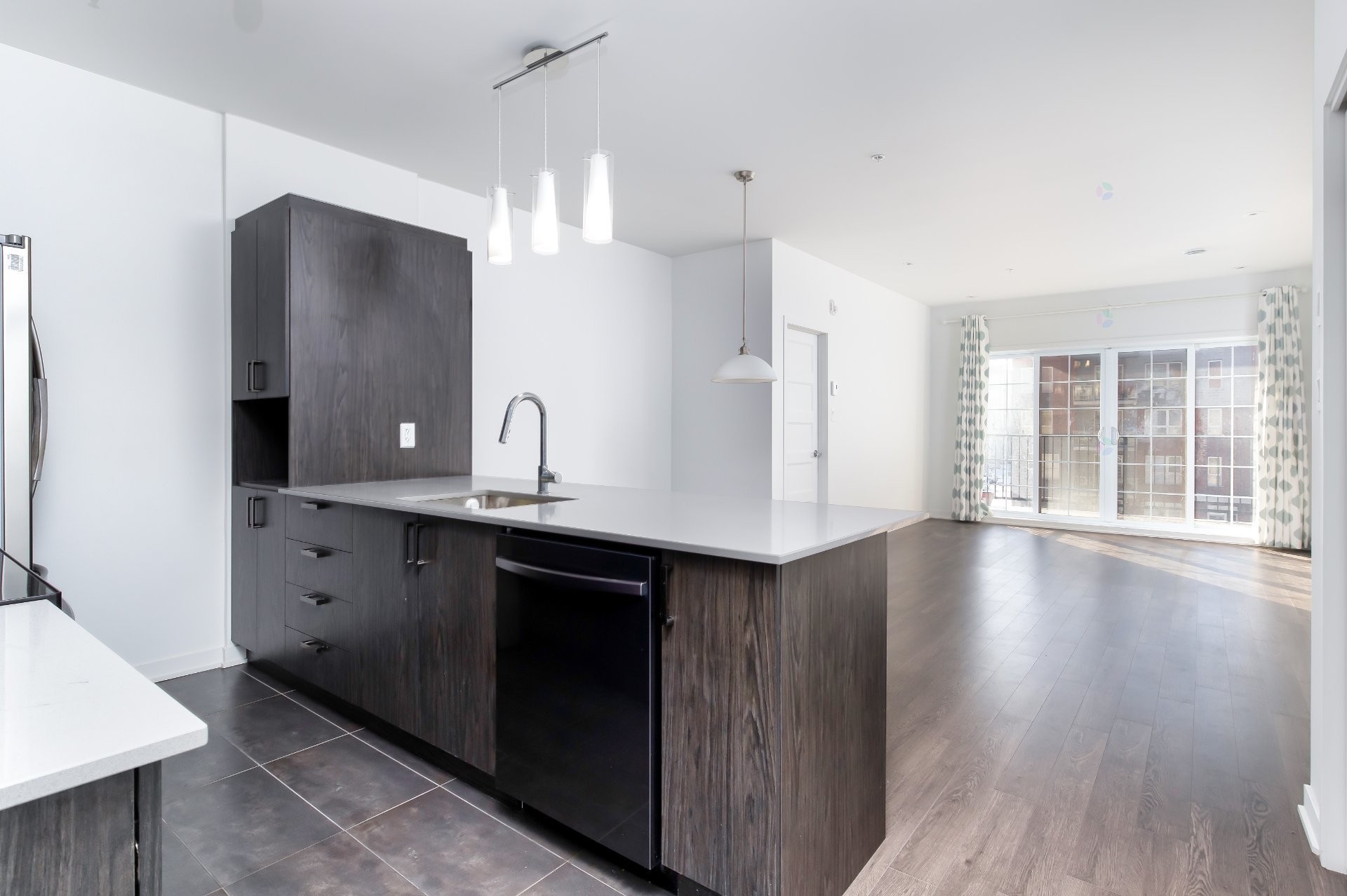 









9175


Rue Lennon

, 301,
Brossard,




QC
J4Y0S3

