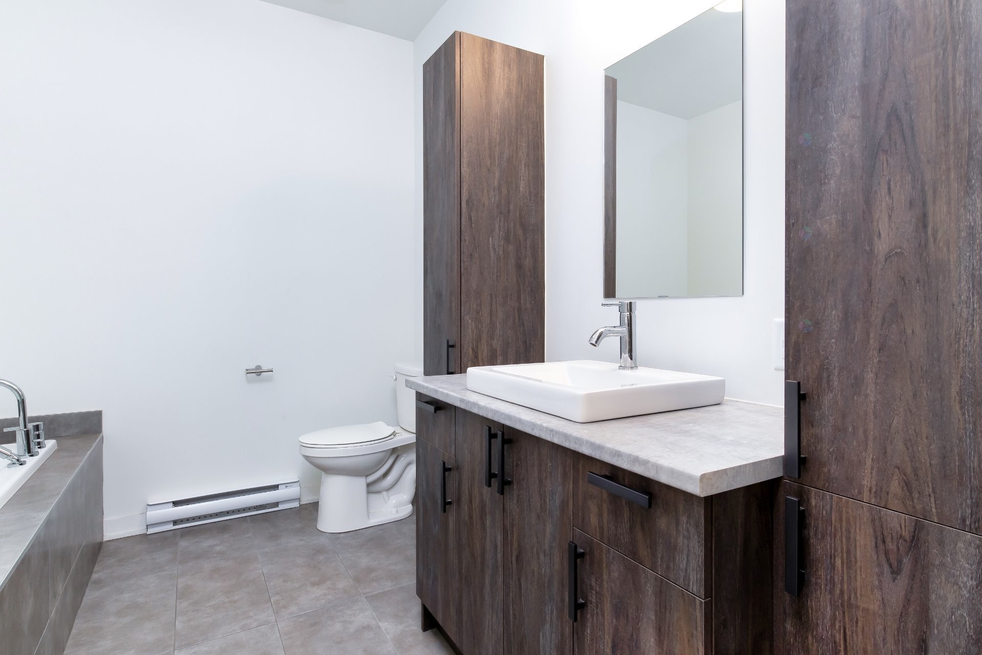 









9175


Rue Lennon

, 301,
Brossard,




QC
J4Y0S3

