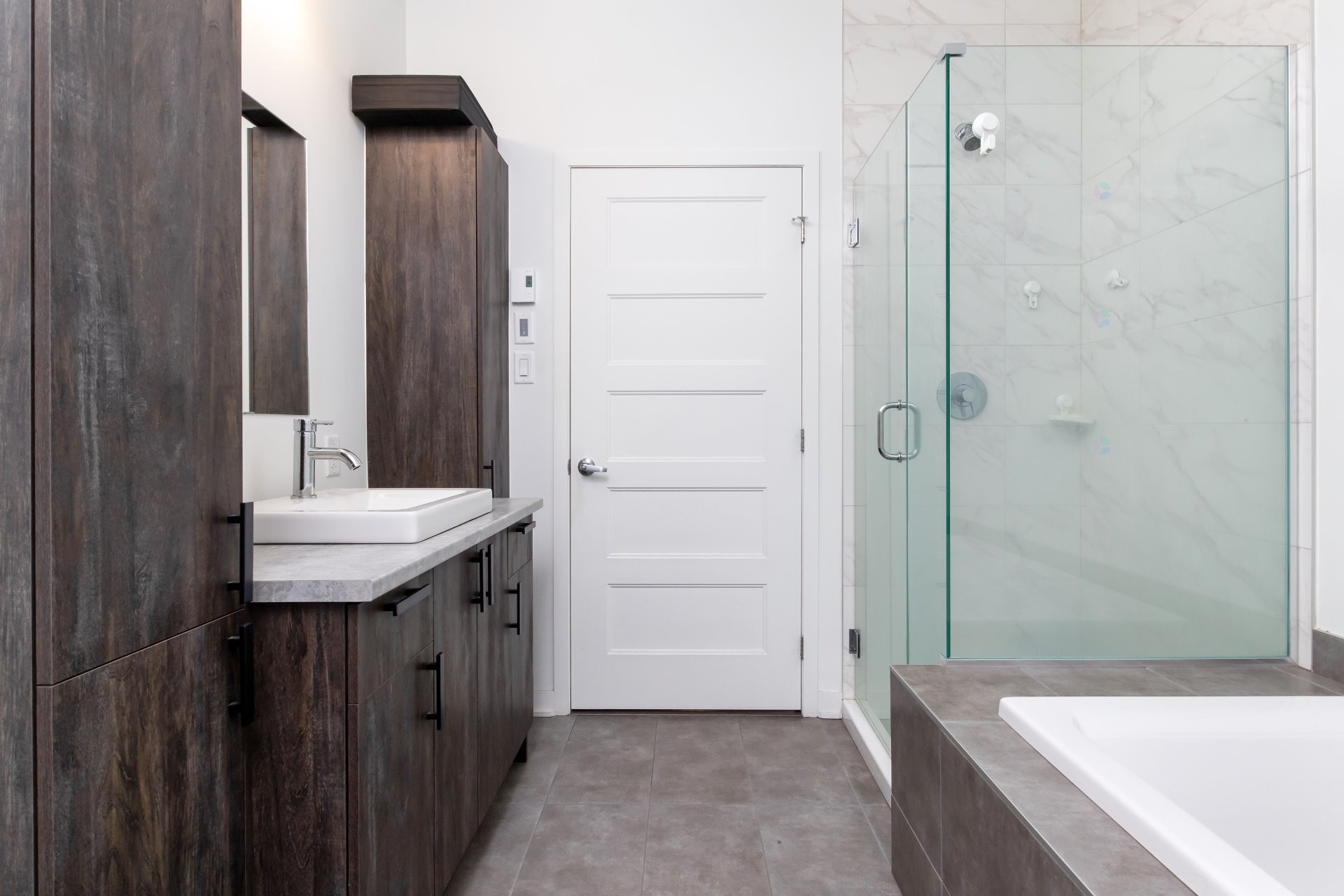 









9175


Rue Lennon

, 301,
Brossard,




QC
J4Y0S3

