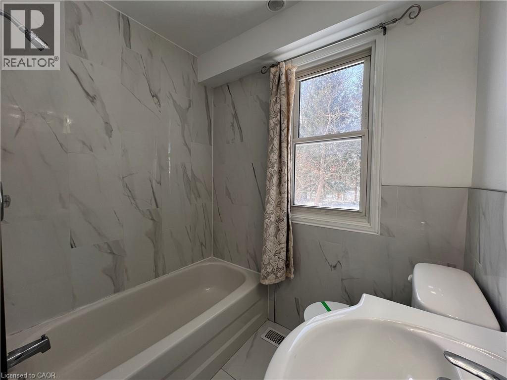 












168 FIFTH Avenue Unit# 1

,
Kitchener,




Ontario
N2C1P7

