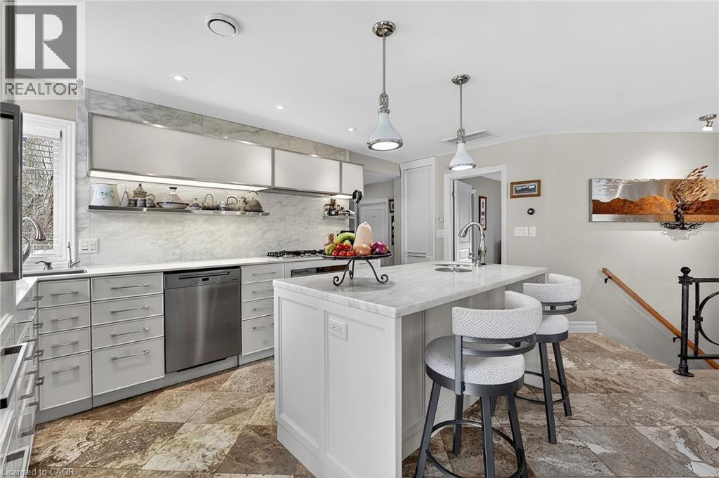 












11 PEEL Street

,
St. Catharines,




Ontario
L2N5A2

