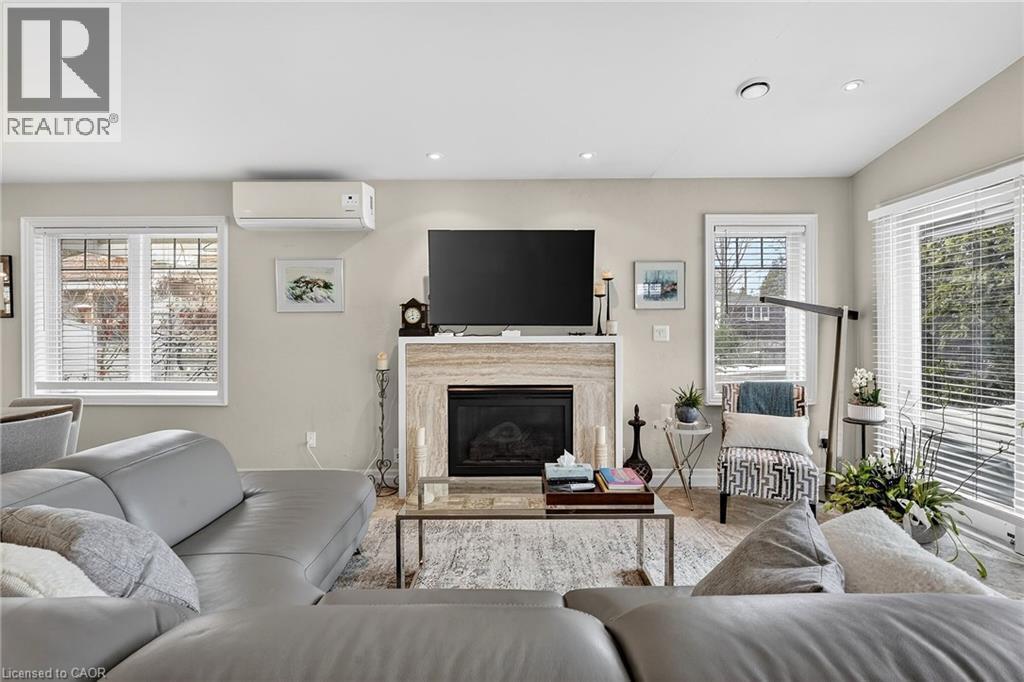 












11 PEEL Street

,
St. Catharines,




Ontario
L2N5A2

