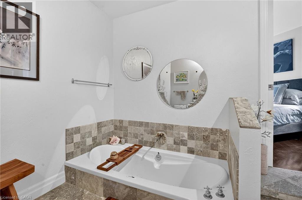 












11 PEEL Street

,
St. Catharines,




Ontario
L2N5A2

