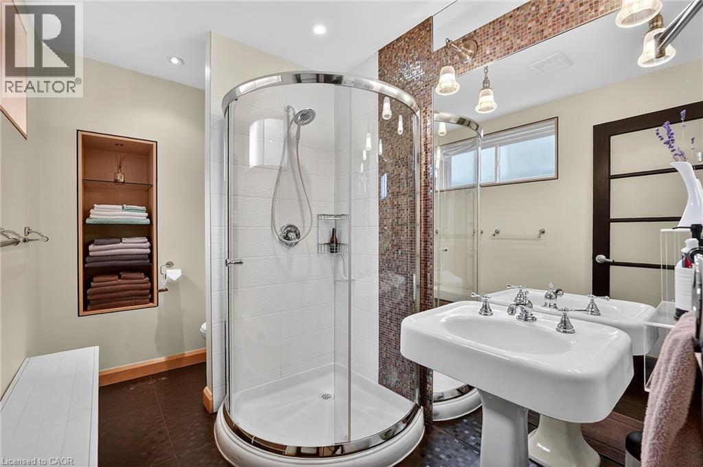 












11 PEEL Street

,
St. Catharines,




Ontario
L2N5A2

