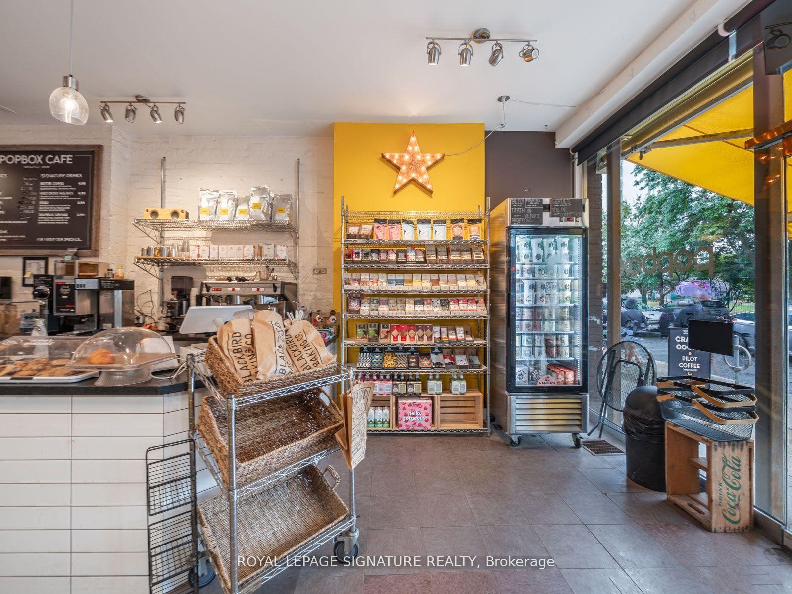 









725


Dovercourt

Road,
Toronto,




ON
M6H 2W7

