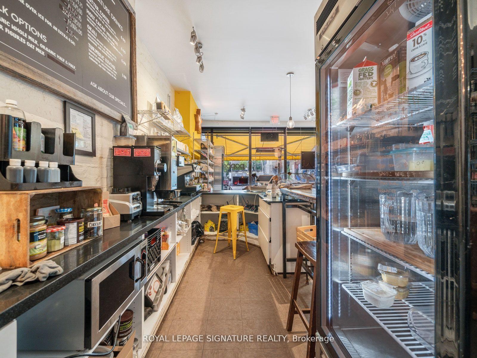 









725


Dovercourt

Road,
Toronto,




ON
M6H 2W7

