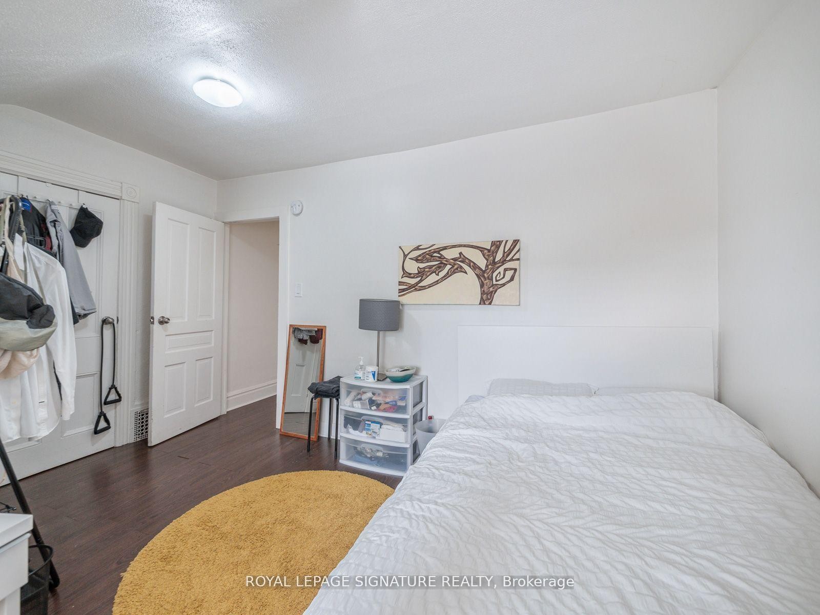 









725


Dovercourt

Road,
Toronto,




ON
M6H 2W7

