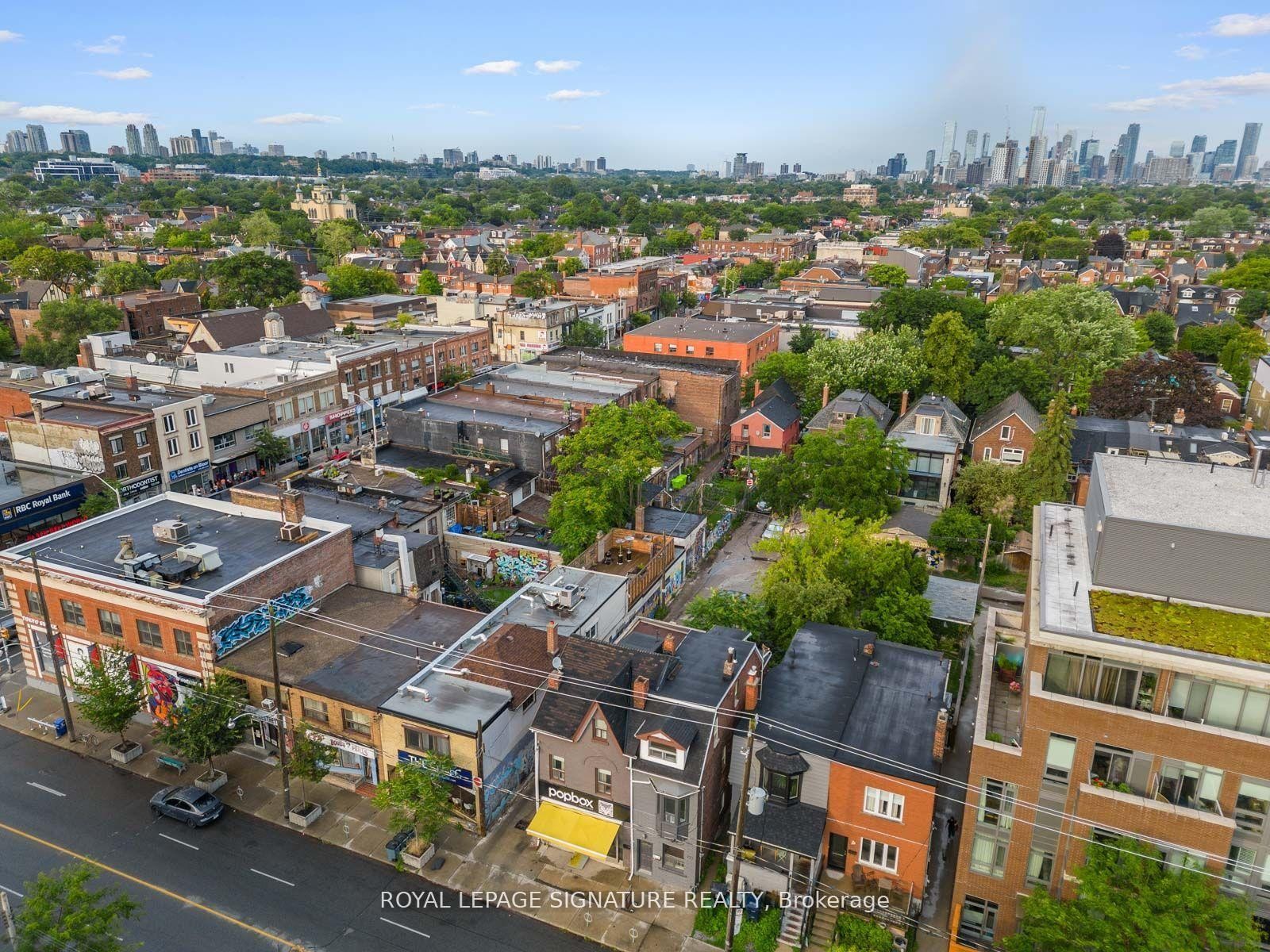 









725


Dovercourt

Road,
Toronto,




ON
M6H 2W7

