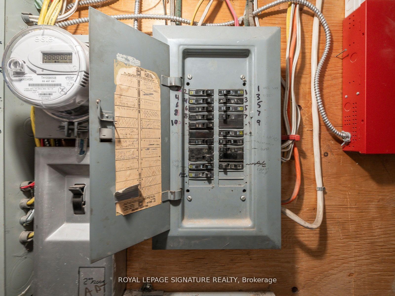 









725


Dovercourt

Road,
Toronto,




ON
M6H 2W7

