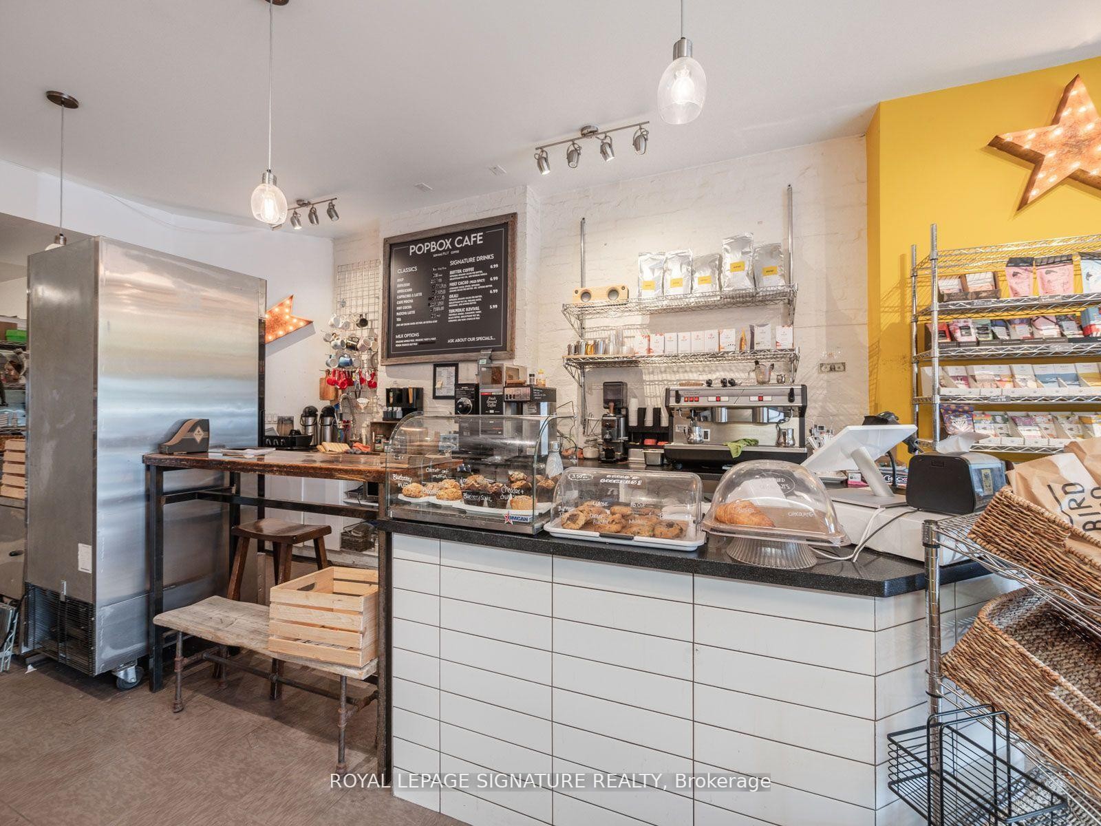 









725


Dovercourt

Road,
Toronto,




ON
M6H 2W7

