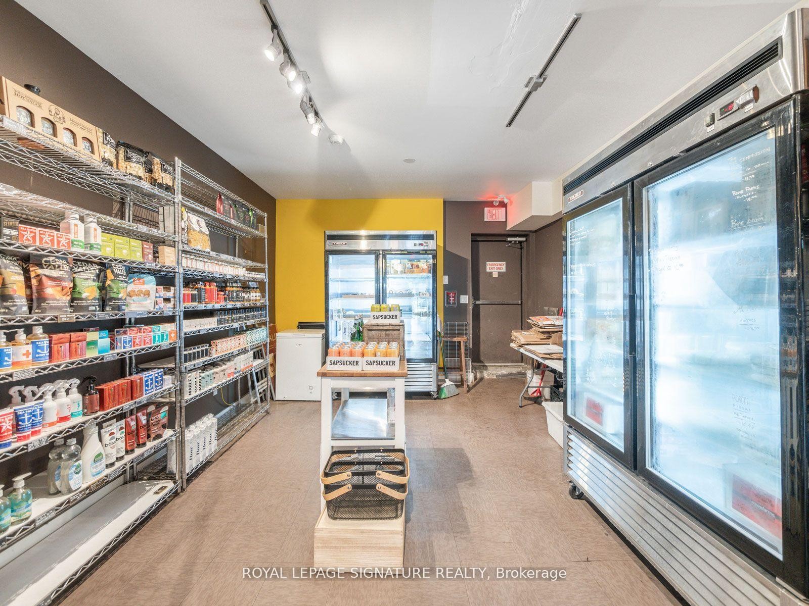 









725


Dovercourt

Road,
Toronto,




ON
M6H 2W7

