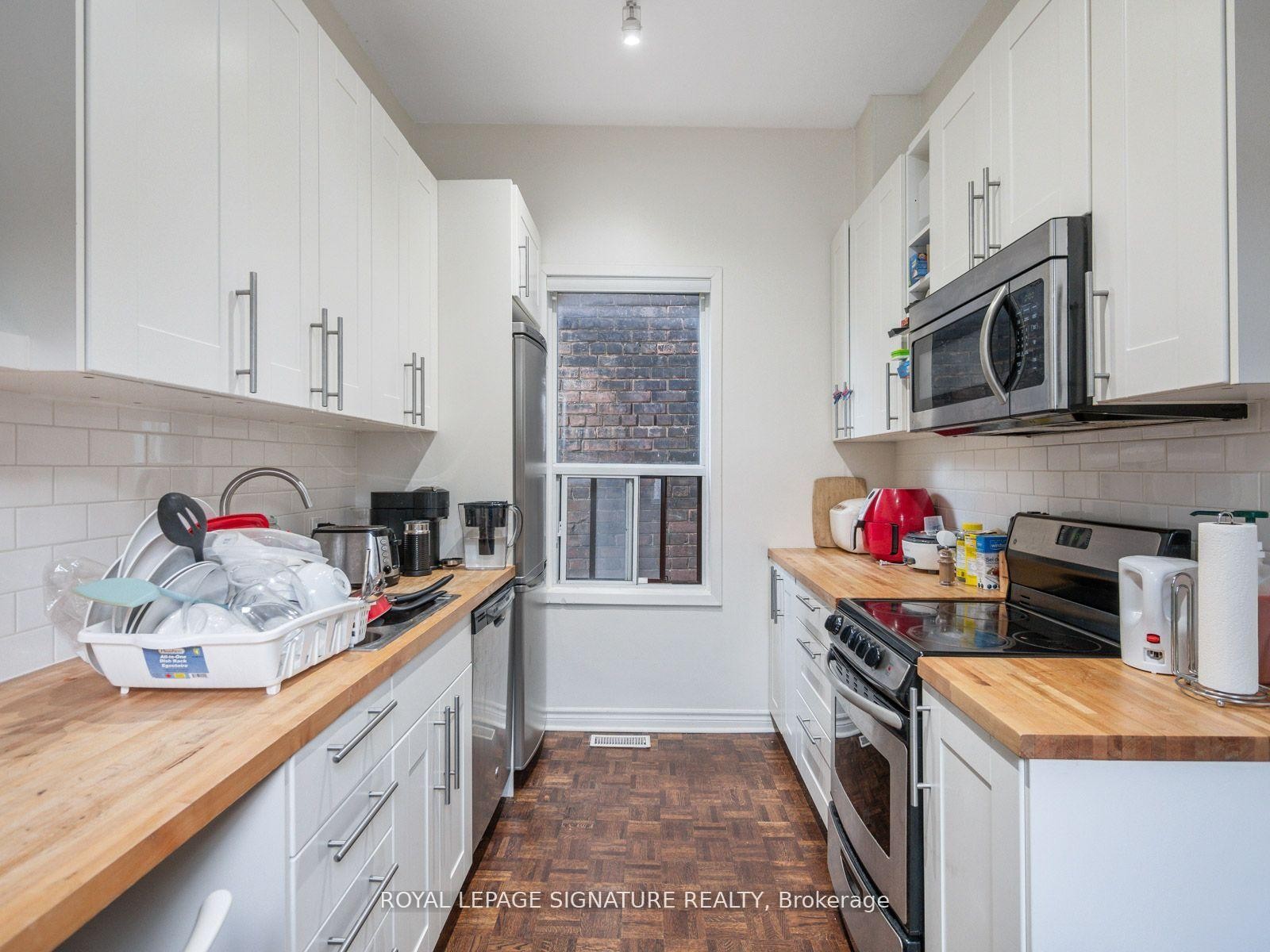 









725


Dovercourt

Road,
Toronto,




ON
M6H 2W7

