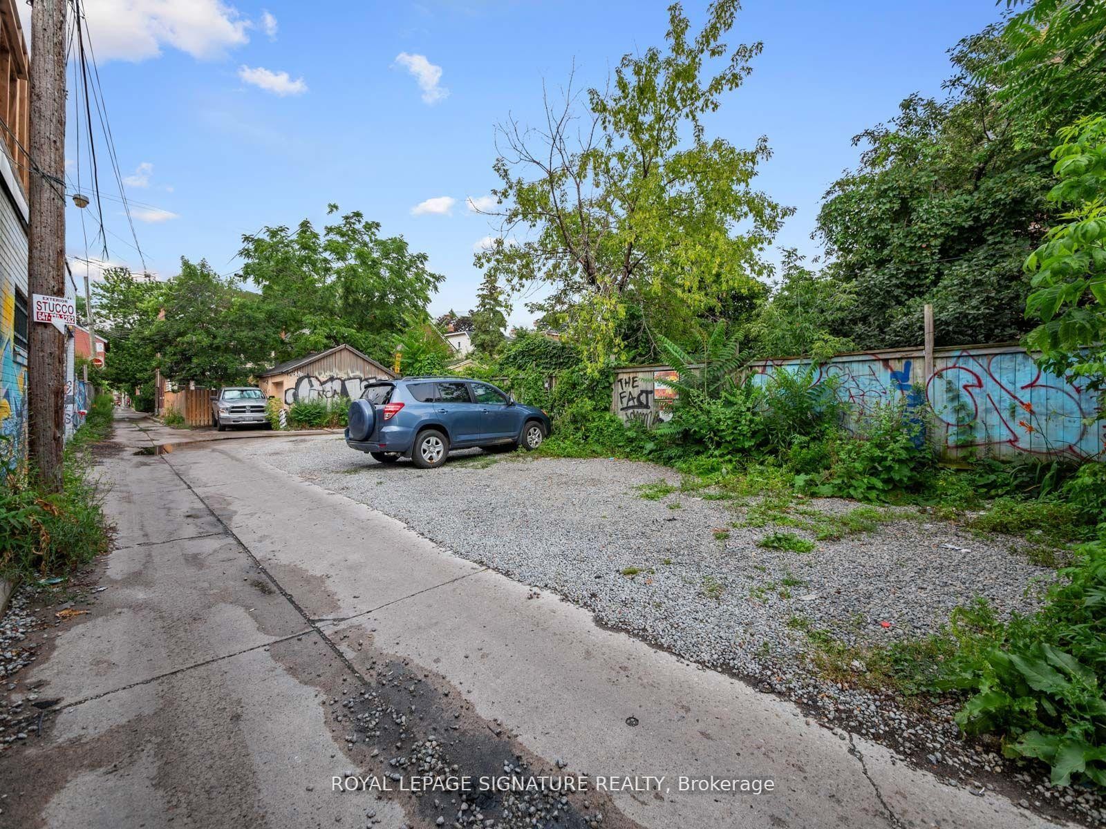 









725


Dovercourt

Road,
Toronto,




ON
M6H 2W7

