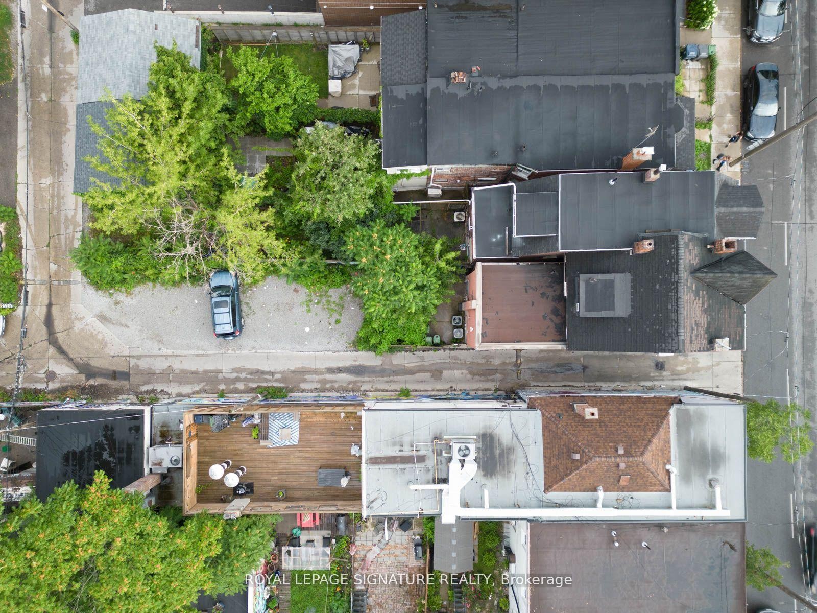 









725


Dovercourt

Road,
Toronto,




ON
M6H 2W7

