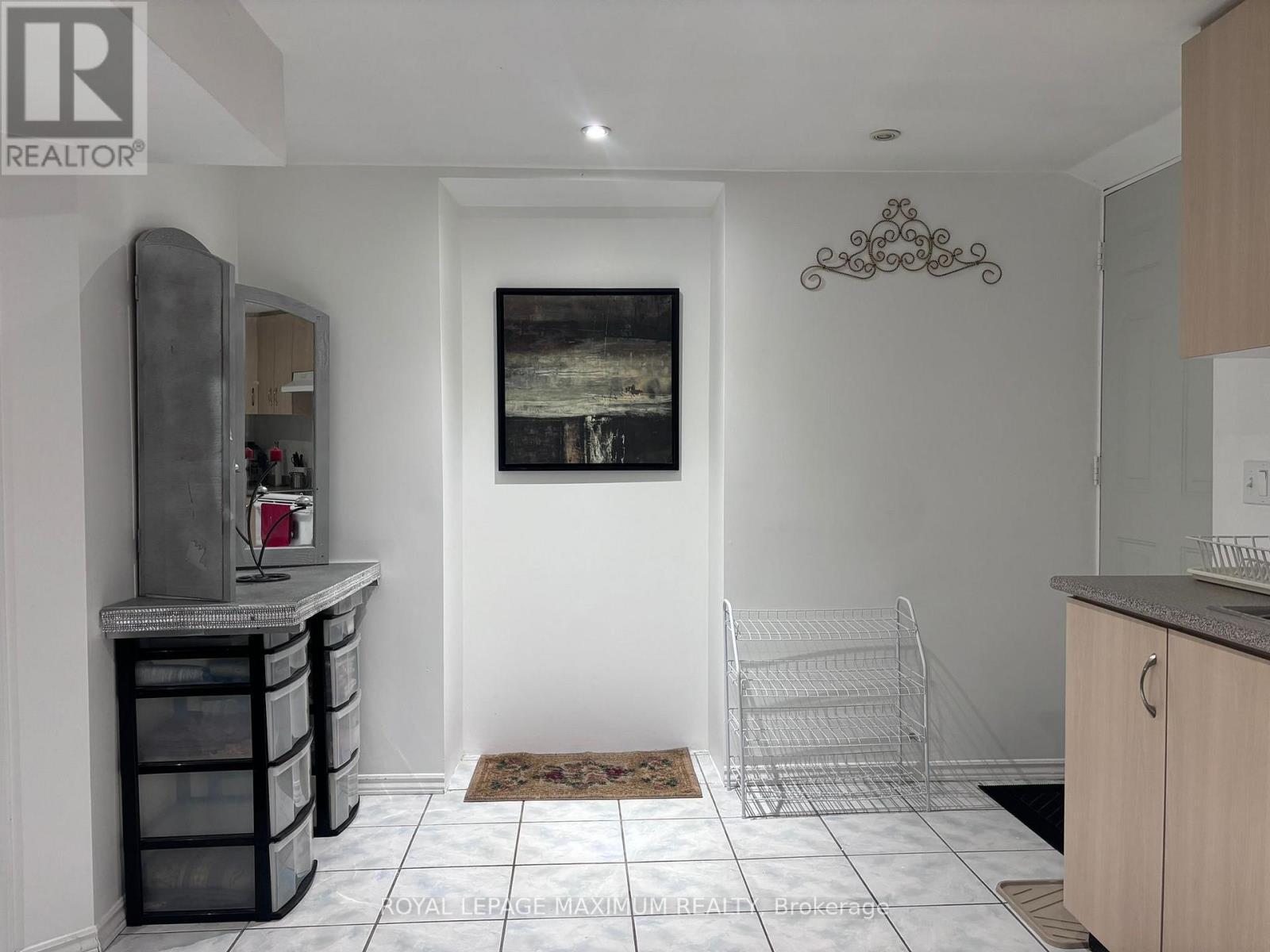 












BEDROOM IN BASEMENT - 90 VIA ROMANO WAY

,
Brampton,




Ontario
L6P1P3

