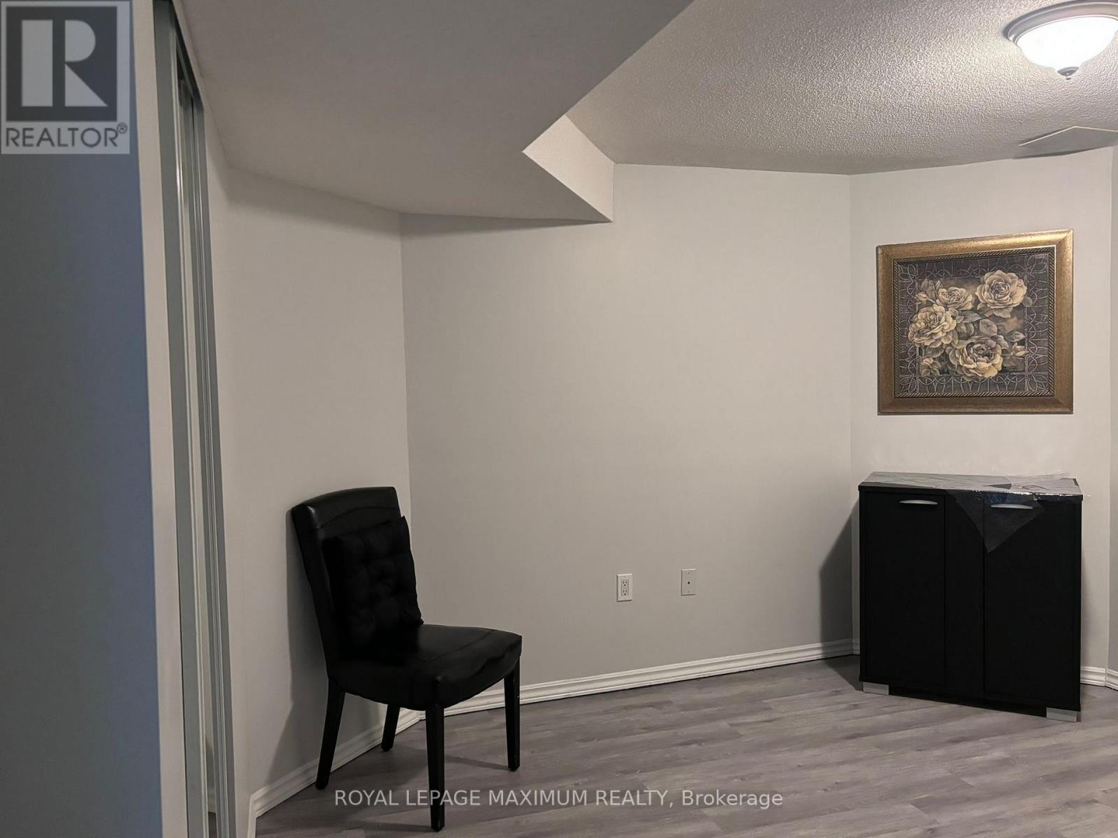 












BEDROOM IN BASEMENT - 90 VIA ROMANO WAY

,
Brampton,




Ontario
L6P1P3

