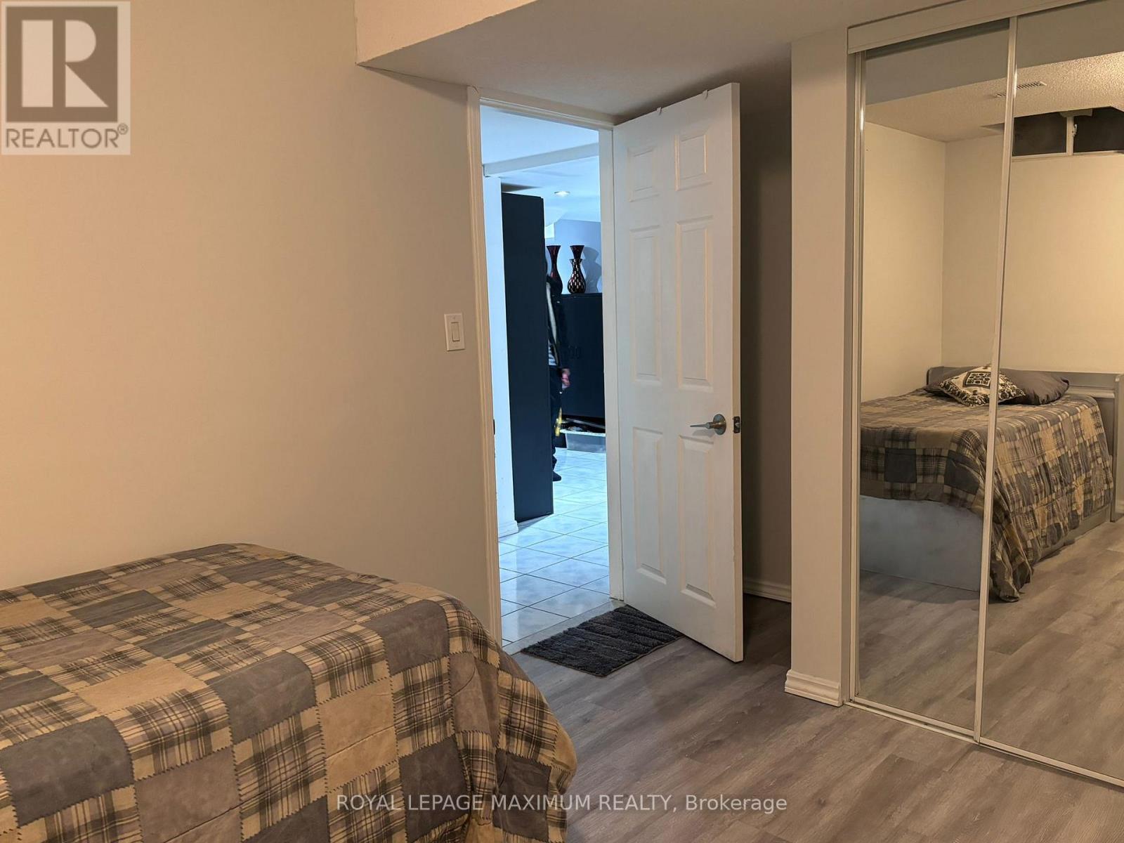












BEDROOM IN BASEMENT - 90 VIA ROMANO WAY

,
Brampton,




Ontario
L6P1P3

