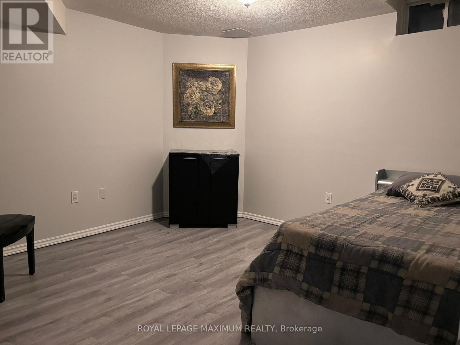 












BEDROOM IN BASEMENT - 90 VIA ROMANO WAY

,
Brampton,




Ontario
L6P1P3

