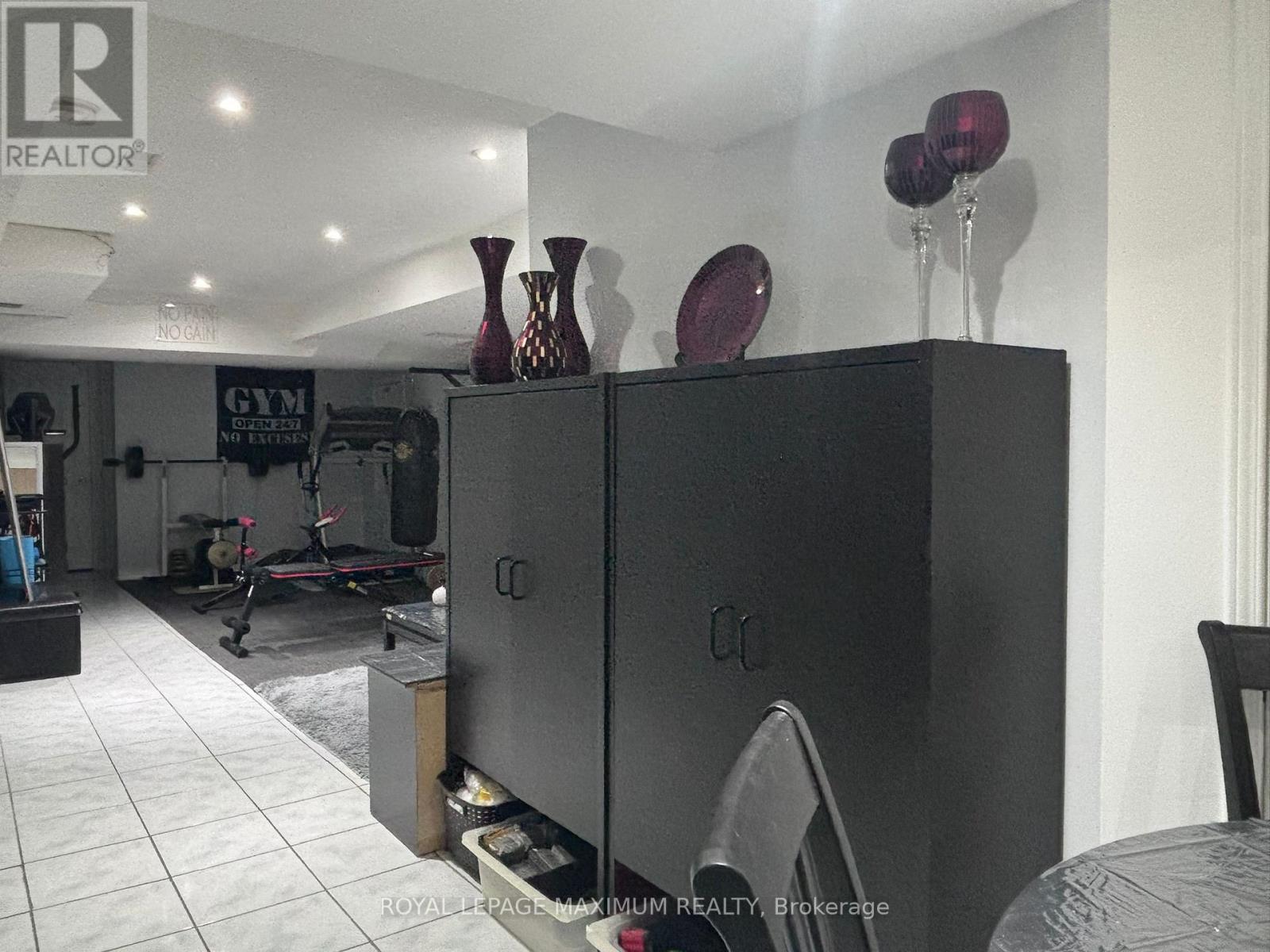 












BEDROOM IN BASEMENT - 90 VIA ROMANO WAY

,
Brampton,




Ontario
L6P1P3

